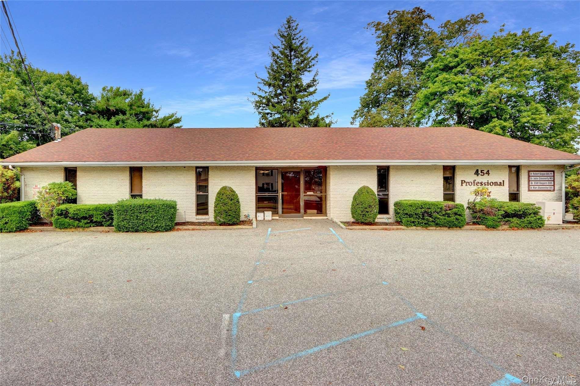 #4 photo, 454 Deer Park Avenue, Babylon , NY 11702