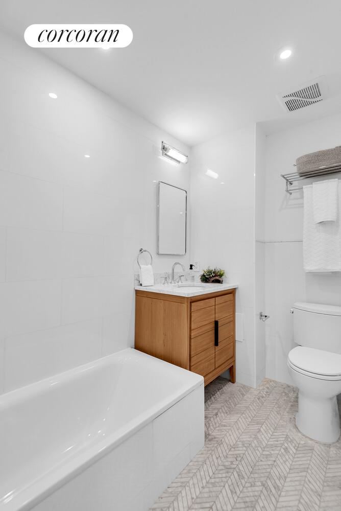 #13 photo, 221 W 82ND Street, マンハッタン Upper West Side , NY 10024