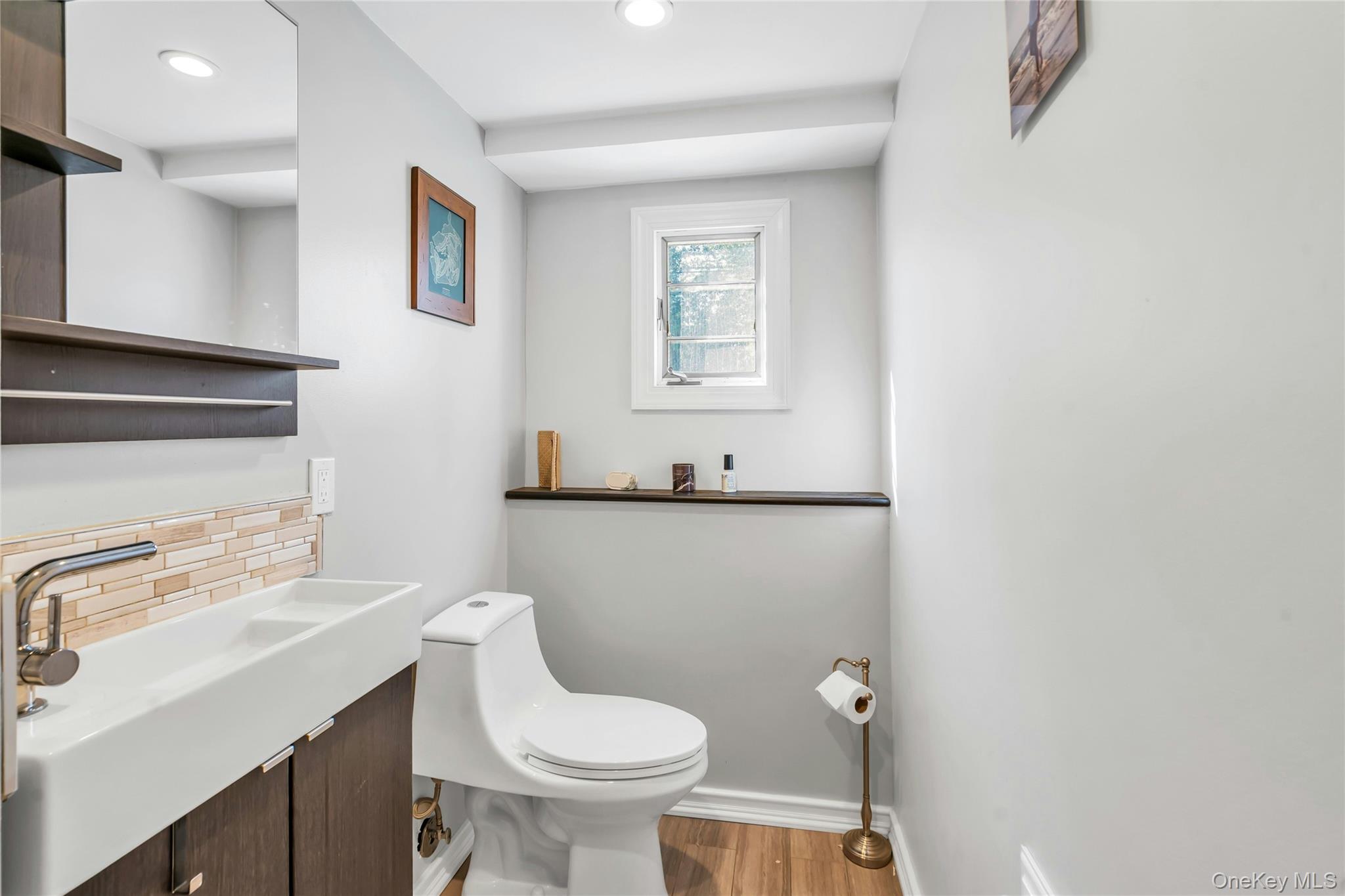 #20 photo, 18 Haypath Road, Bethpage , NY 11714