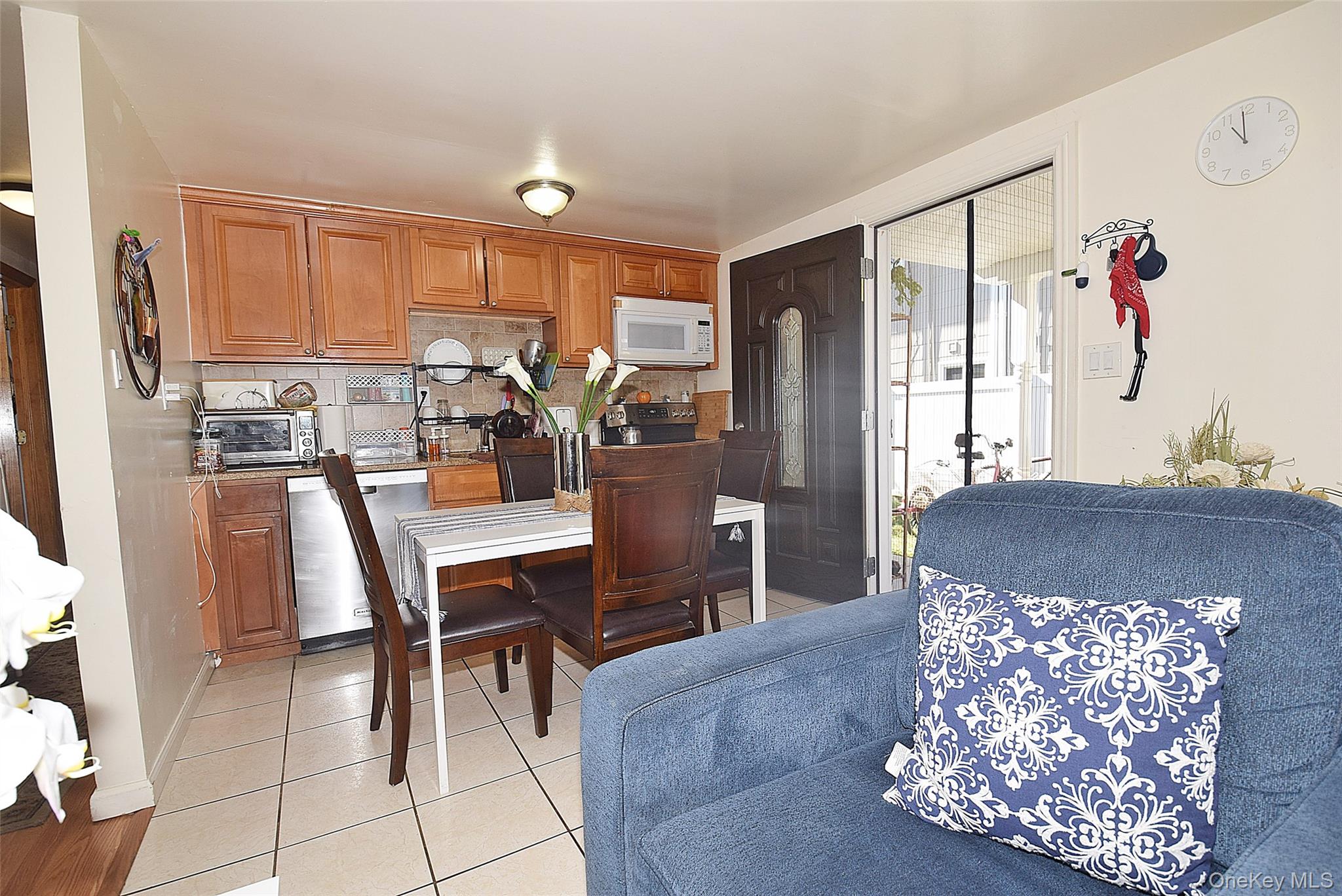 #5 photo, 436 Herzel Boulevard, West Babylon , NY 11704