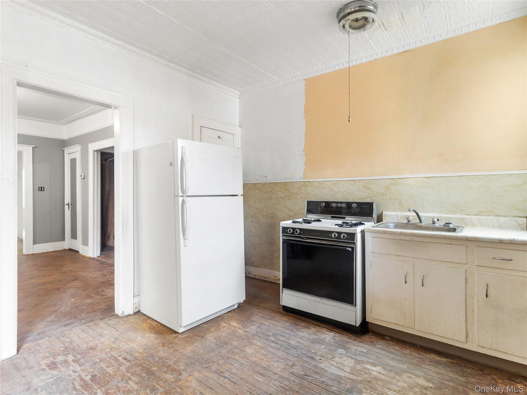 #9 photo, 7021 72nd Place, Glendale , NY 11385