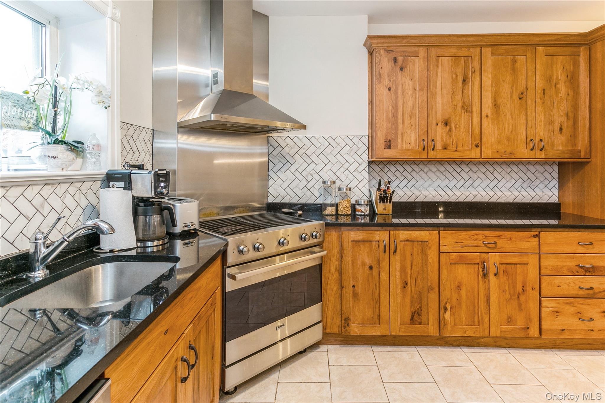 #8 photo, 9515 242 Street, Floral Park , NY 11001