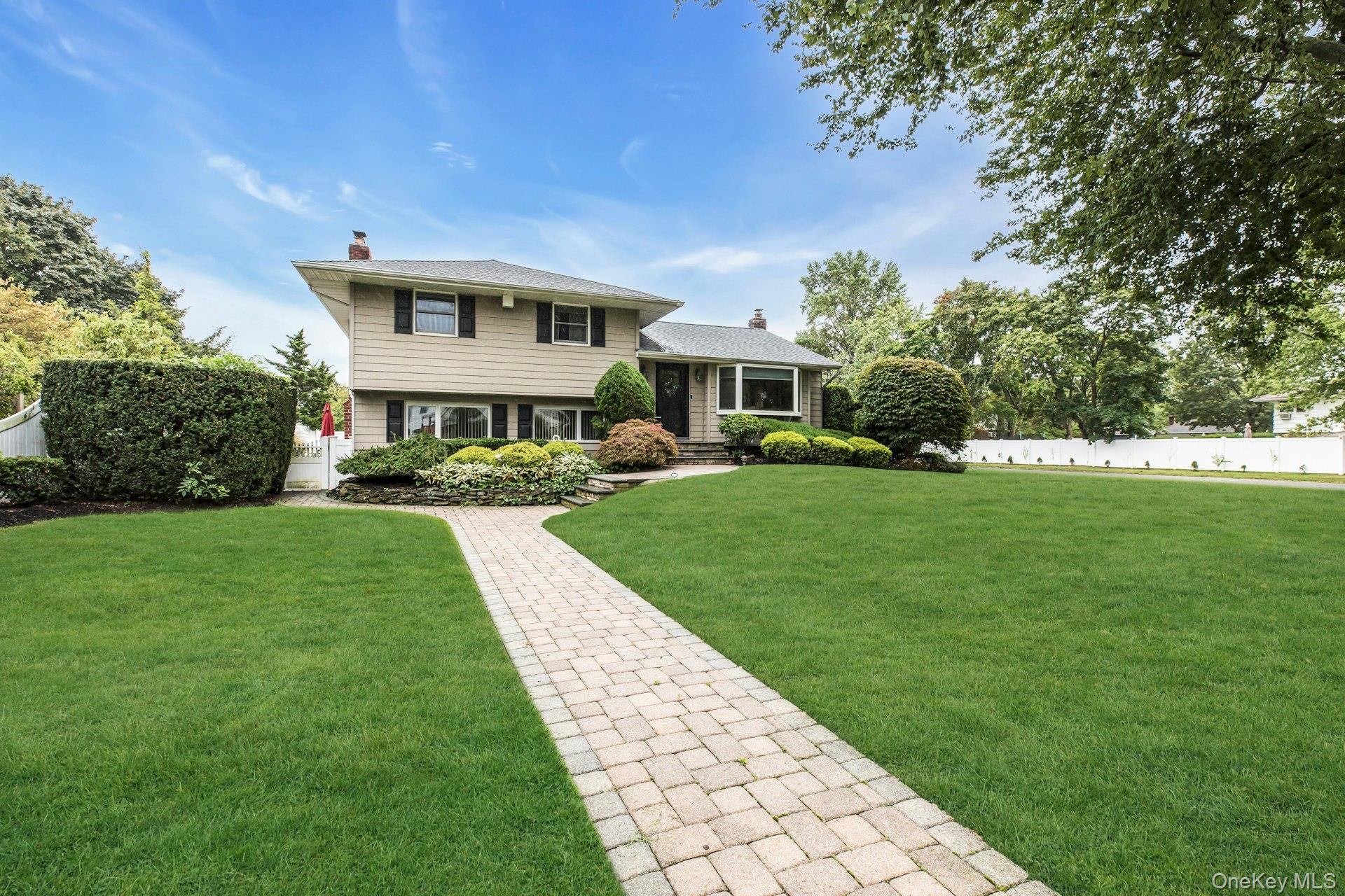 #1 photo, 12 Whitebirch Lane, 东长岛 康马克 Commack , NY 11725