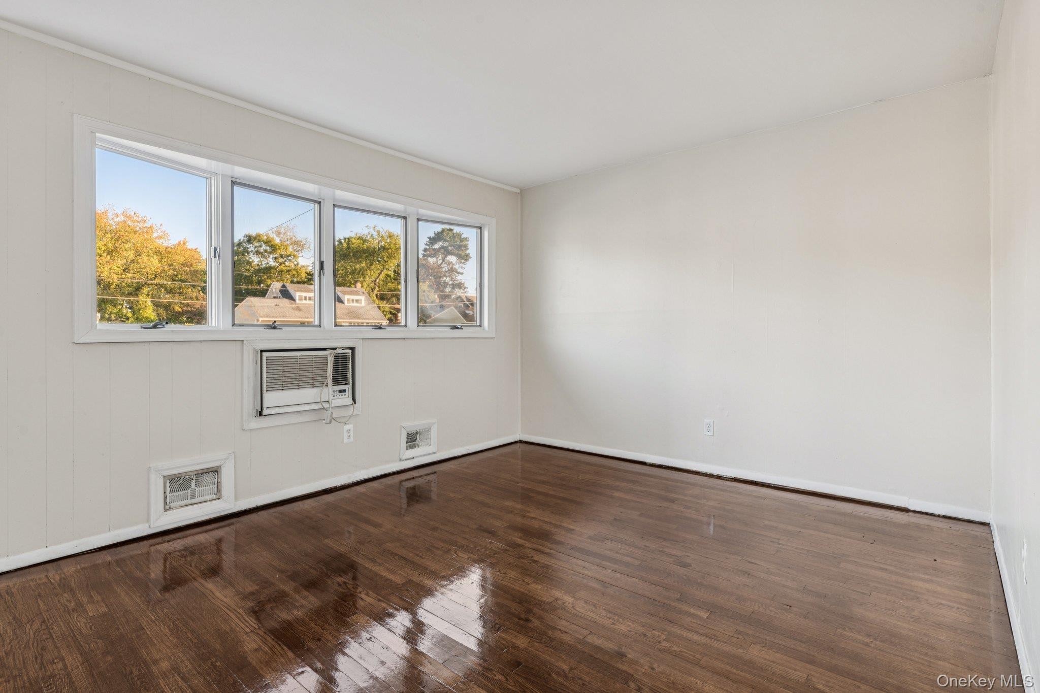 #5 photo, 10 Ehler Street, Brentwood , NY 11717