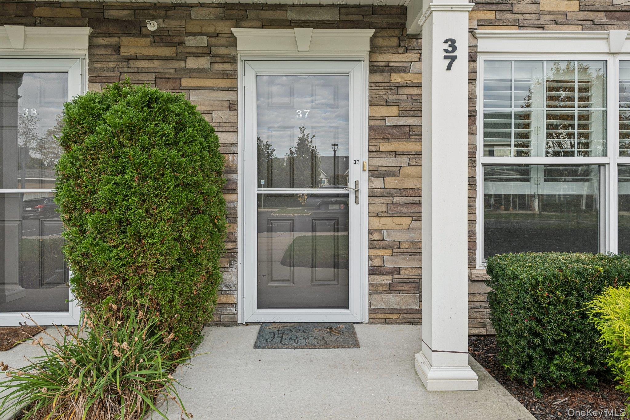 #2 photo, 37 Weatherby Lane, サフォーク郡 Central Islip , NY 11722