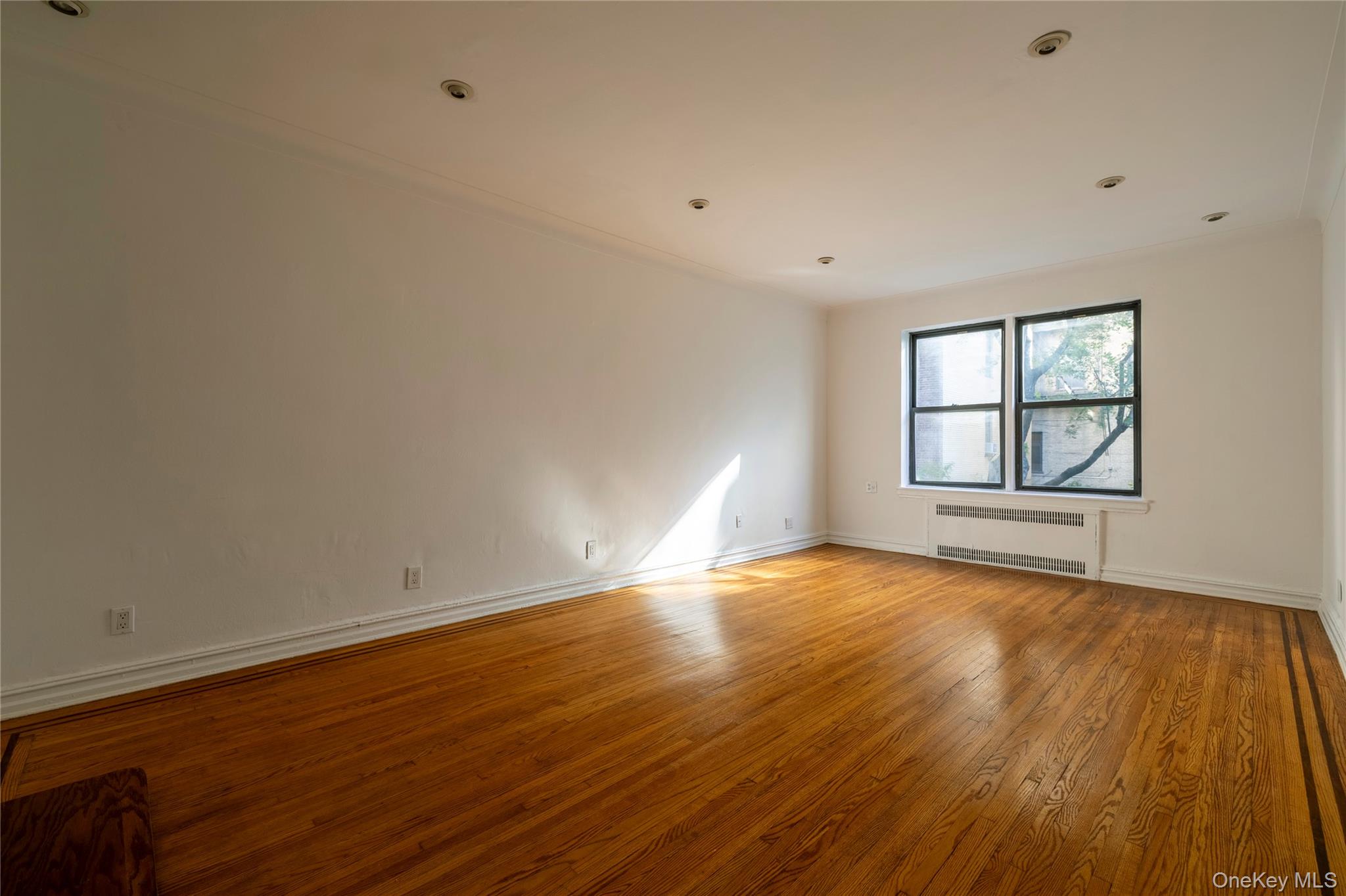 #4 photo, 35-35 75 Street, クイーンズ区 Jackson Heights , NY 11372