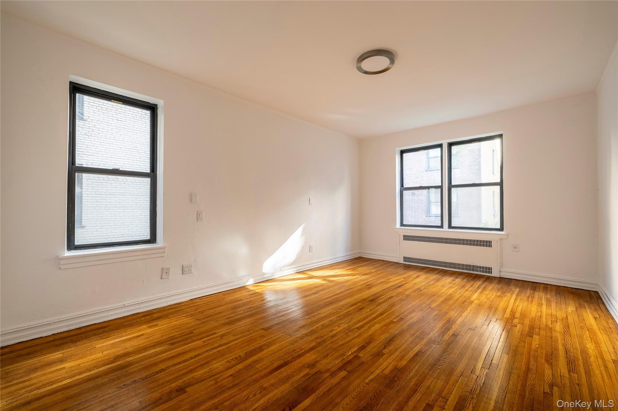 #7 photo, 35-35 75 Street, クイーンズ区 Jackson Heights , NY 11372