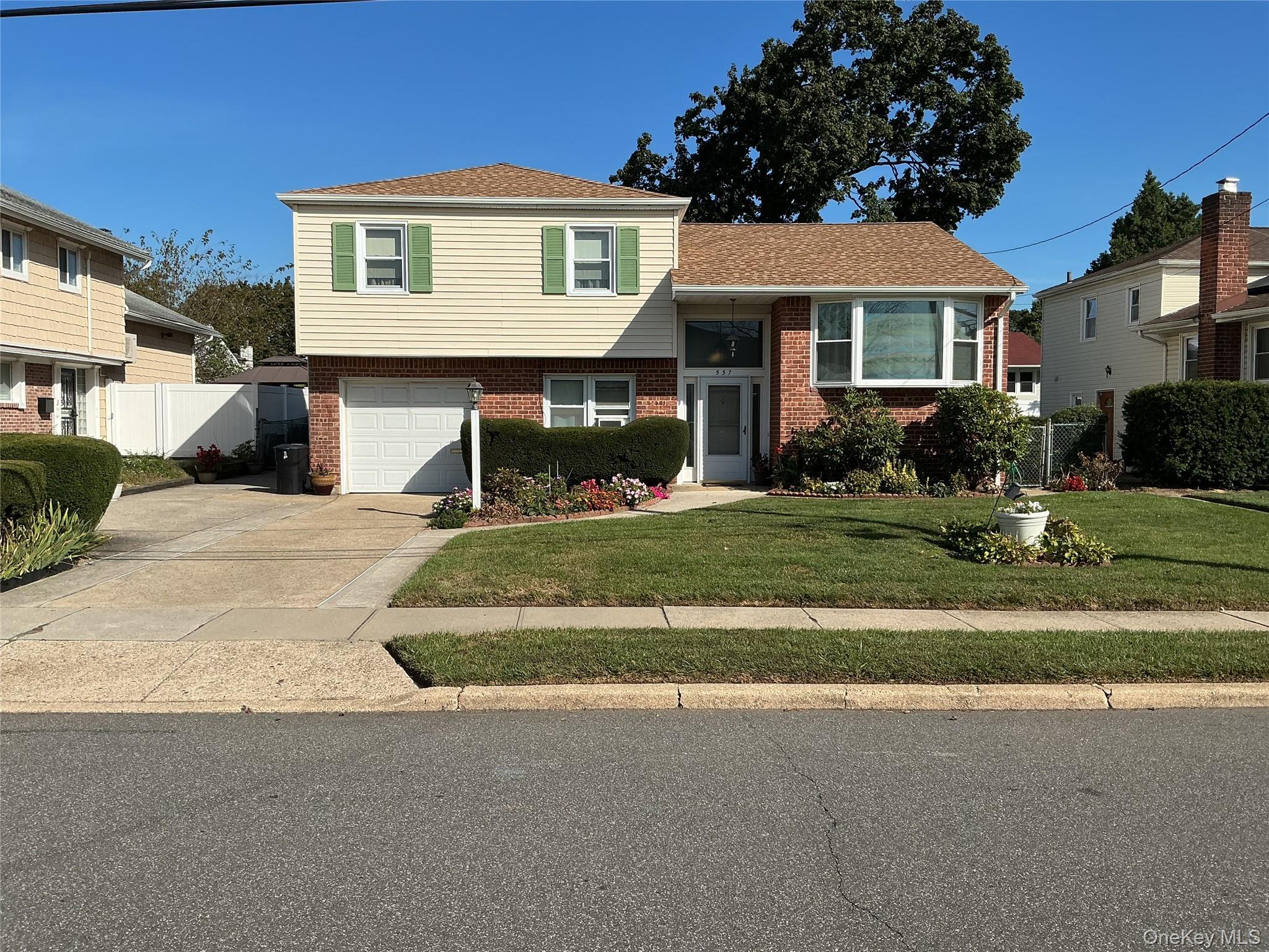 #1 photo, 537 Church Street, Westbury , NY 11590