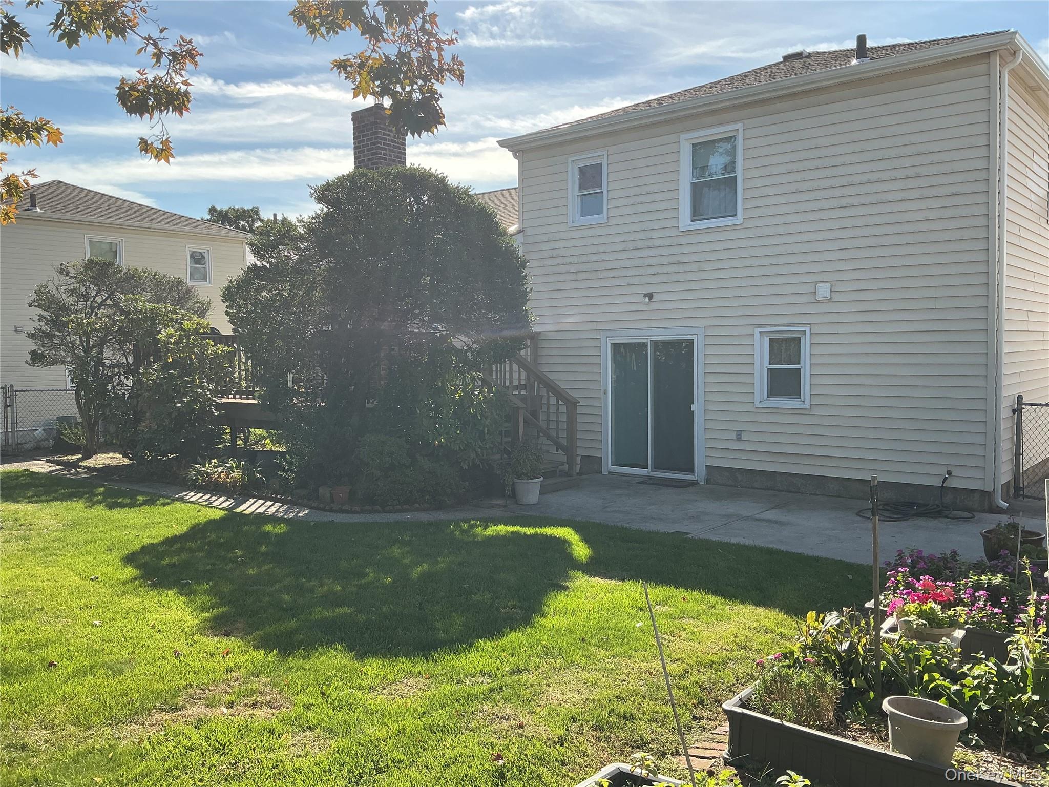 #17 photo, 537 Church Street, Westbury , NY 11590