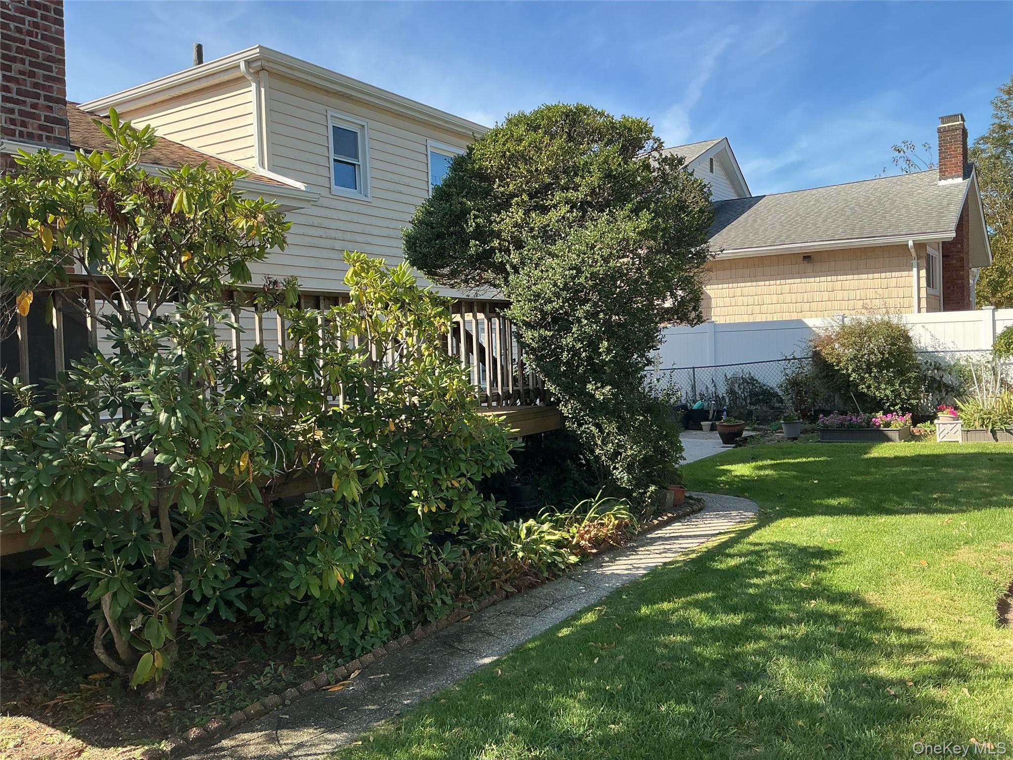 #18 photo, 537 Church Street, Westbury , NY 11590