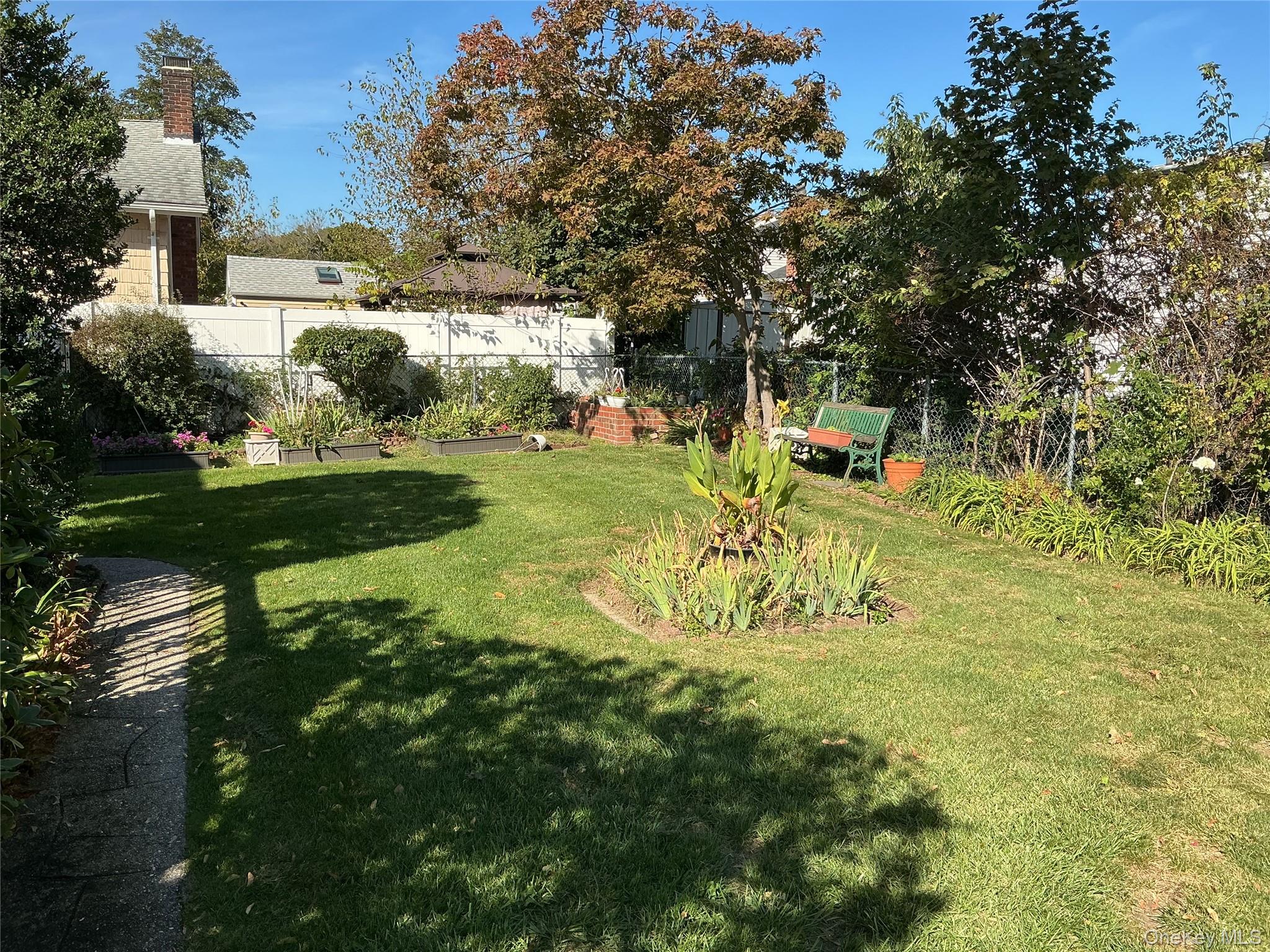 #19 photo, 537 Church Street, Westbury , NY 11590