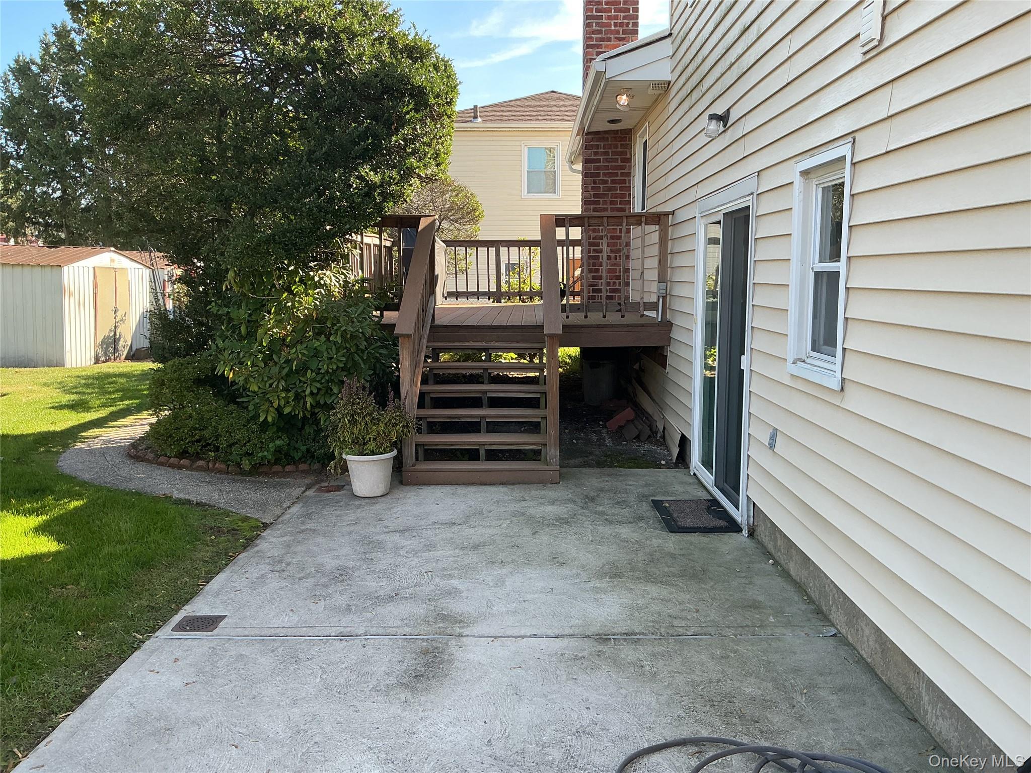 #20 photo, 537 Church Street, Westbury , NY 11590