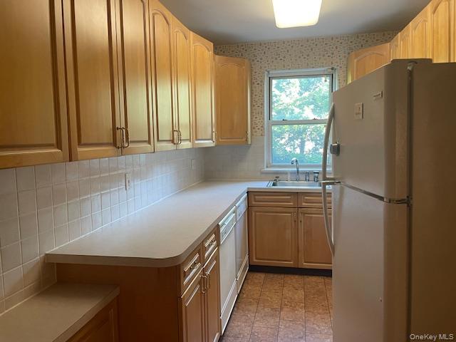 #8 photo, 1361 Broadway, Hewlett , NY 11557