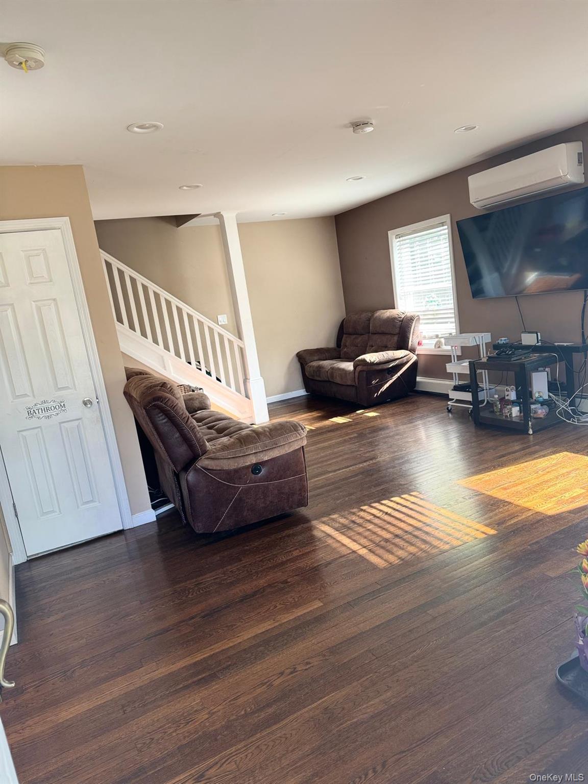 #2 photo, 29 Oak Street, Islip , NY 11751