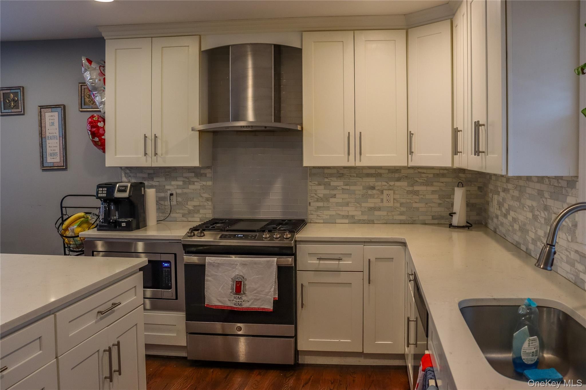 #4 photo, 29 Oak Street, Islip , NY 11751