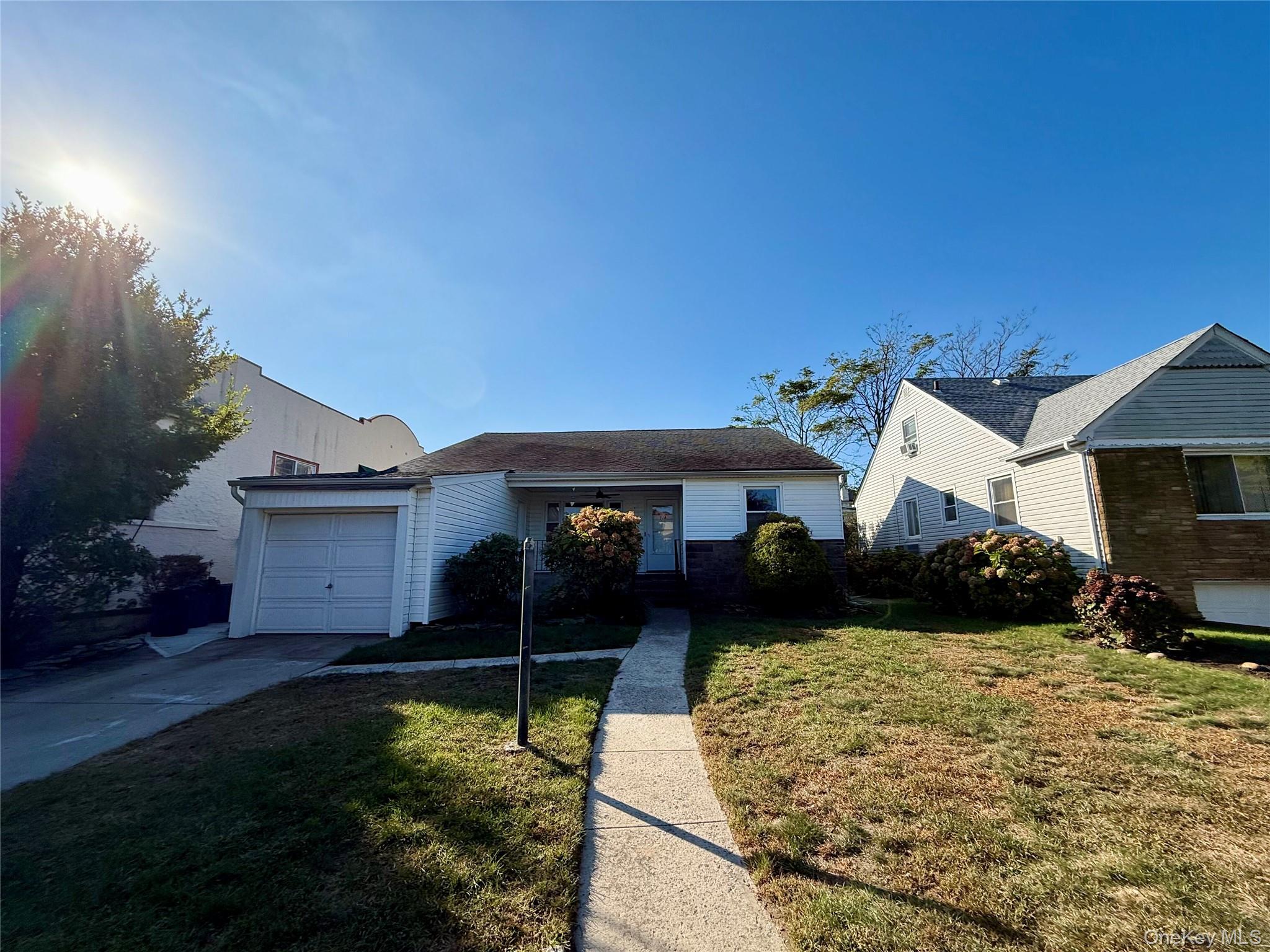 #1 photo, 518 W Olive Street, ナッソー郡 Long Beach , NY 11561