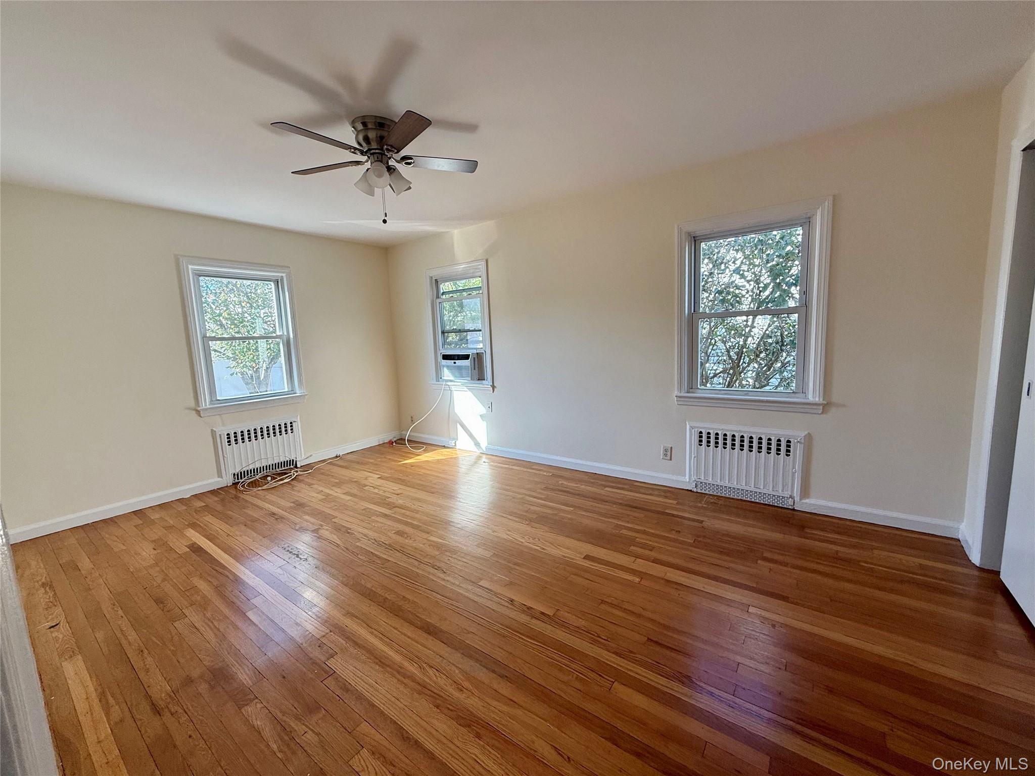 #13 photo, 518 W Olive Street, ナッソー郡 Long Beach , NY 11561