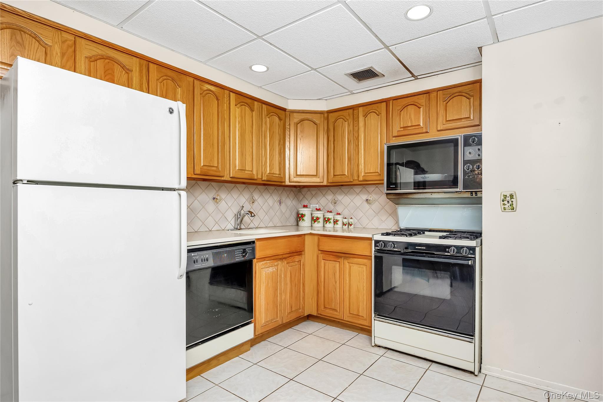 #10 photo, 2135 Menahan Street, Ridgewood , NY 11385