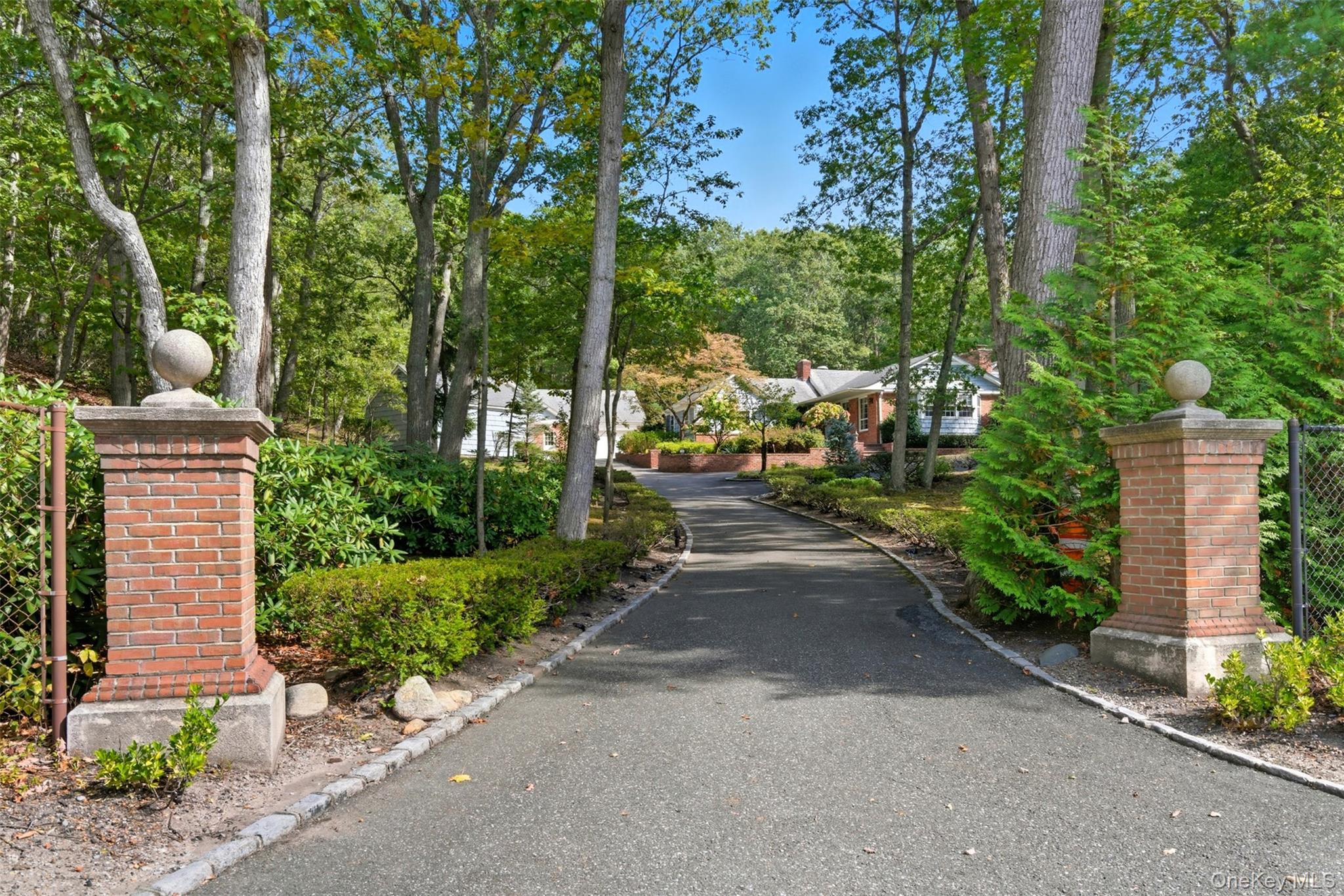 #1 photo, 250 Manor Road, Huntington , NY 11743