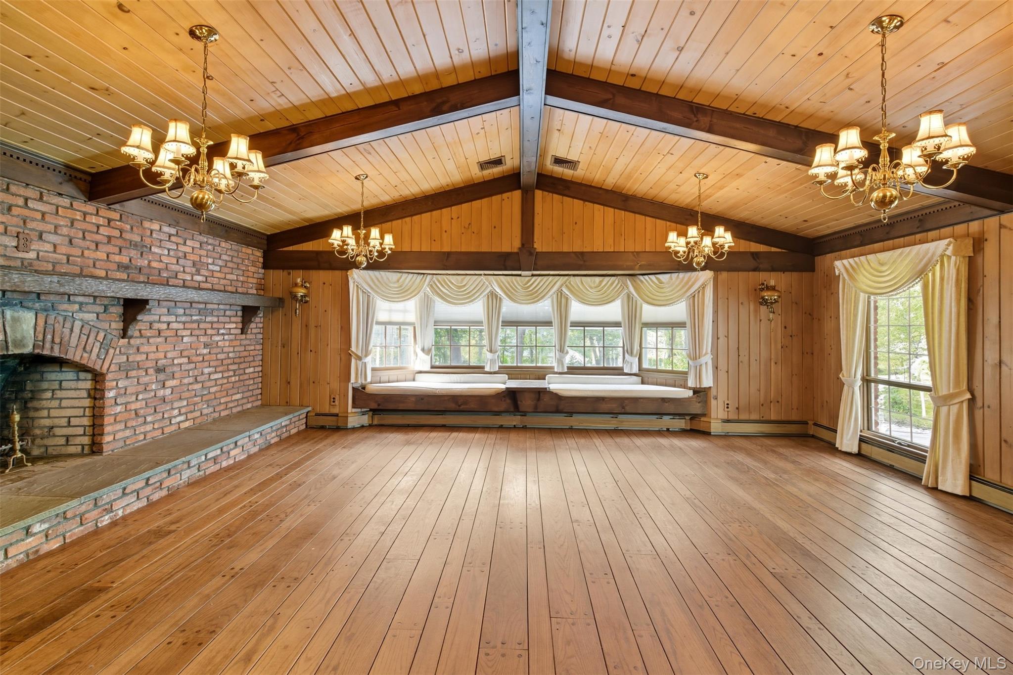 #14 photo, 250 Manor Road, Huntington , NY 11743