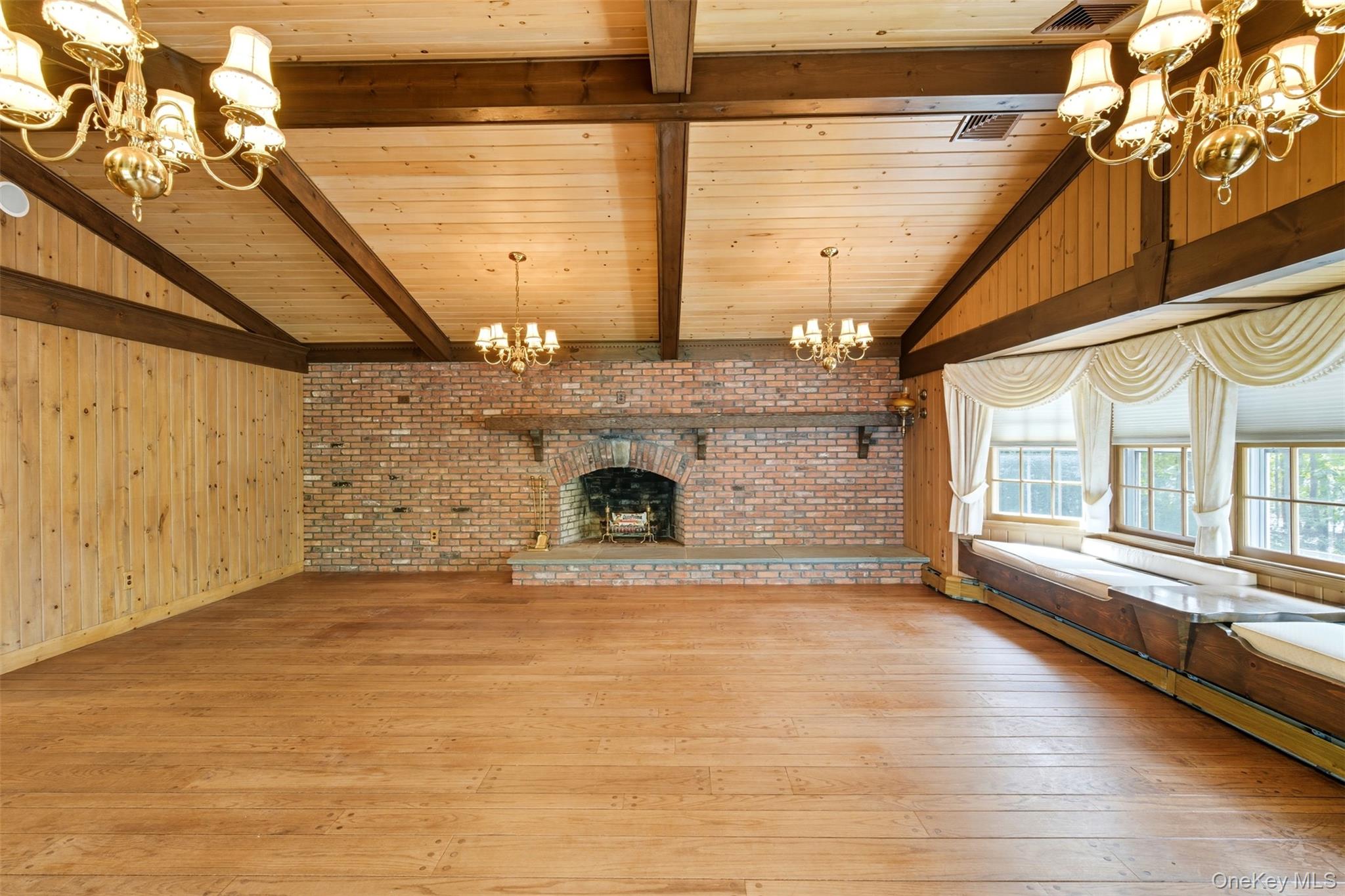 #15 photo, 250 Manor Road, Huntington , NY 11743