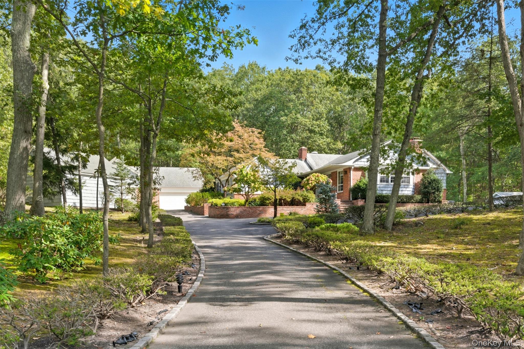 #2 photo, 250 Manor Road, Huntington , NY 11743