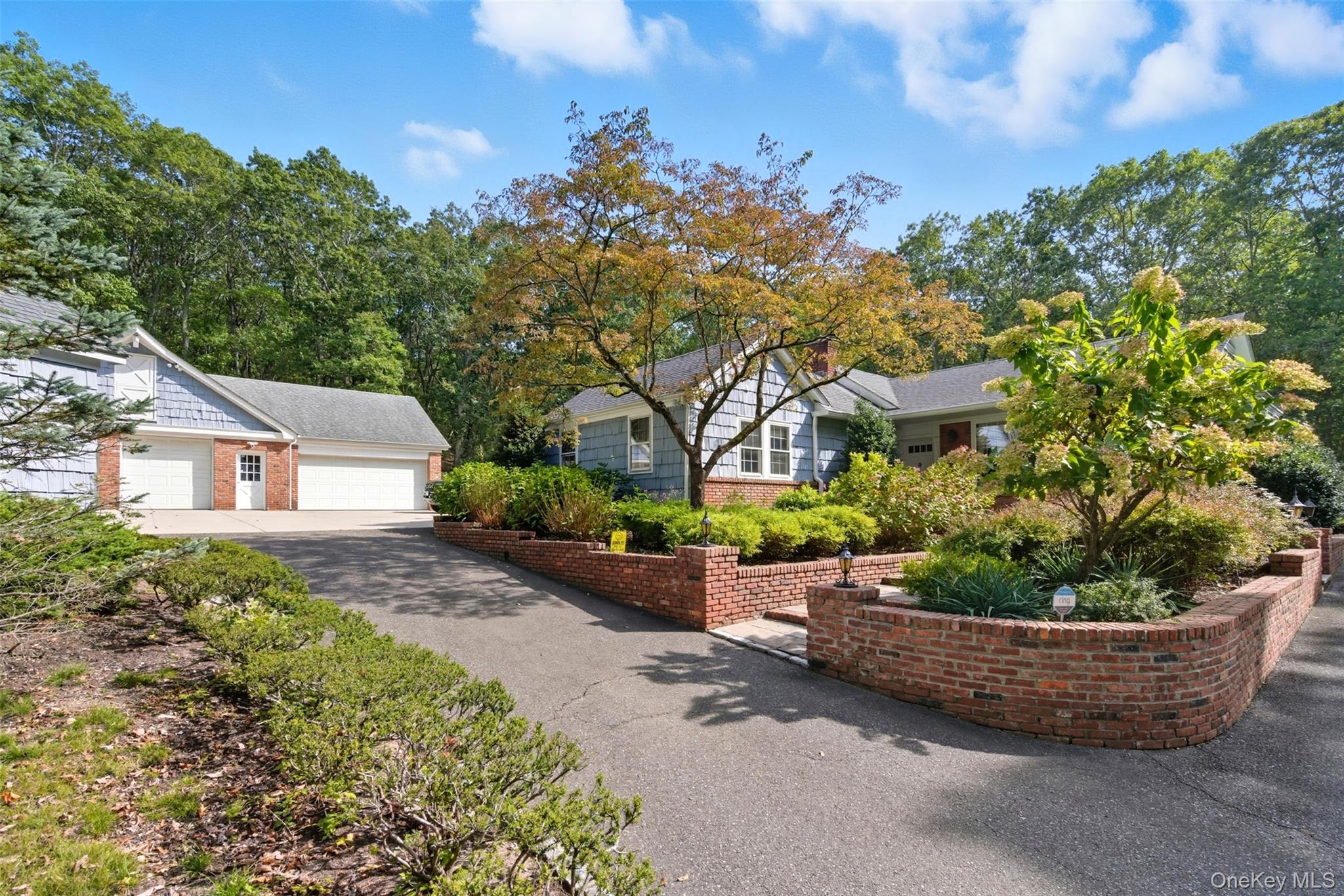 #5 photo, 250 Manor Road, Huntington , NY 11743