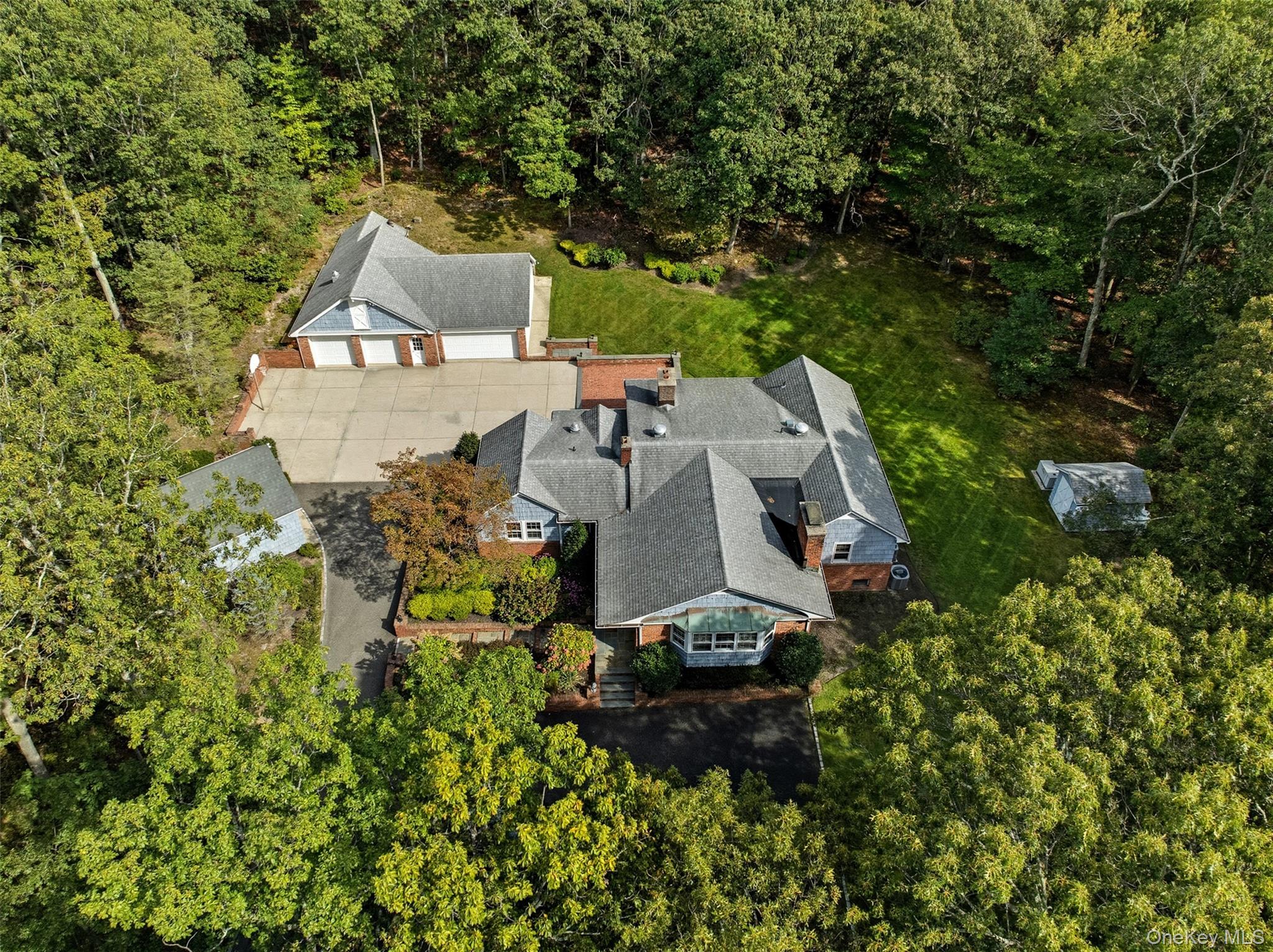 #8 photo, 250 Manor Road, Huntington , NY 11743