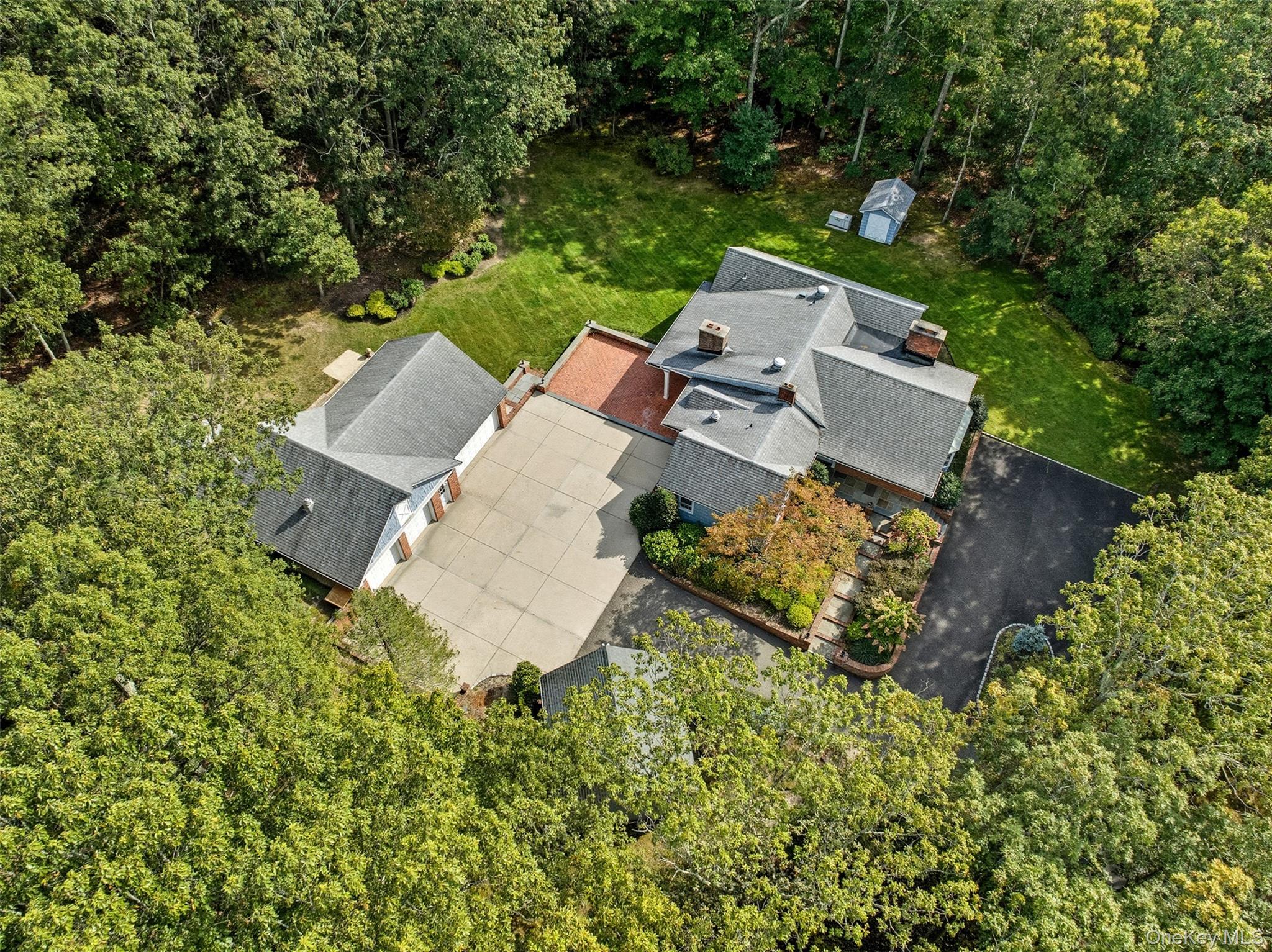 #9 photo, 250 Manor Road, Huntington , NY 11743