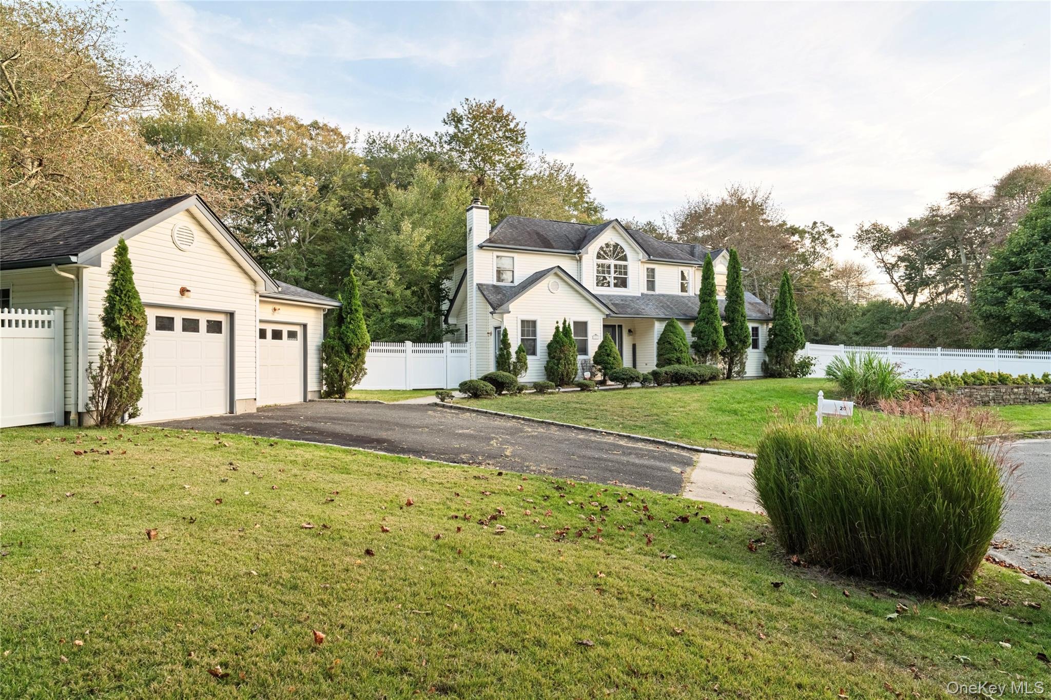 #1 photo, 20 Tulip Court, サフォーク郡 Moriches , NY 11955