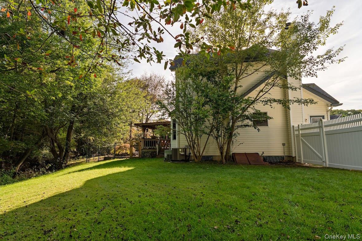 #13 photo, 20 Tulip Court, サフォーク郡 Moriches , NY 11955