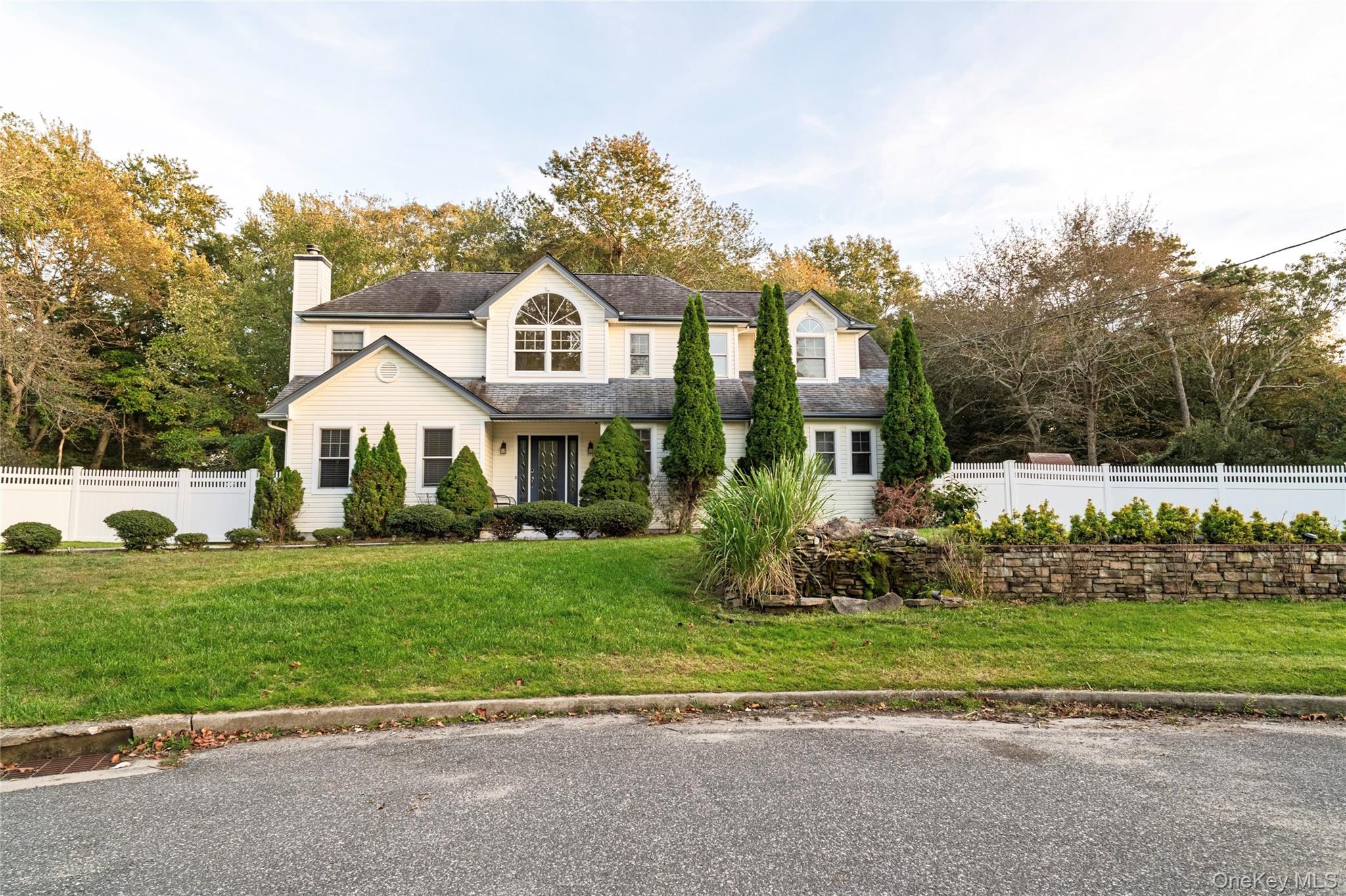 #2 photo, 20 Tulip Court, サフォーク郡 Moriches , NY 11955