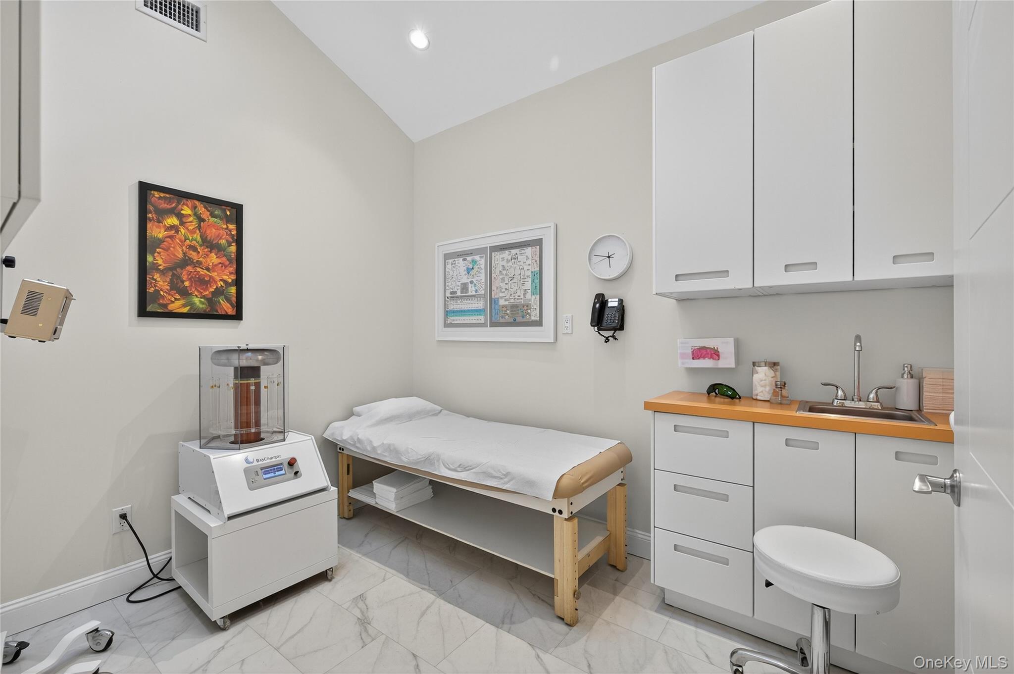 #12 photo, 634 Park Avenue, Huntington , NY 11743