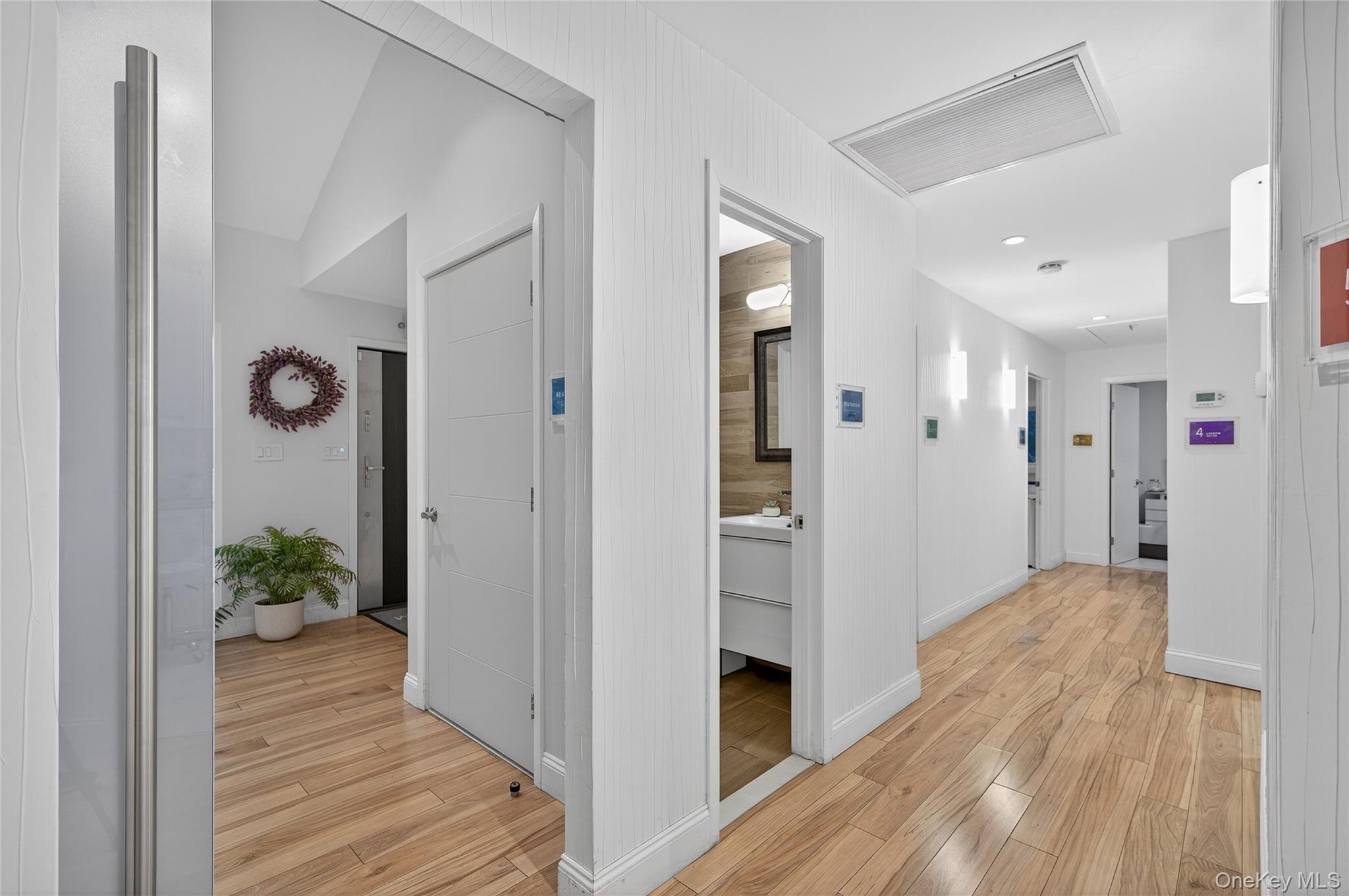 #13 photo, 634 Park Avenue, Huntington , NY 11743