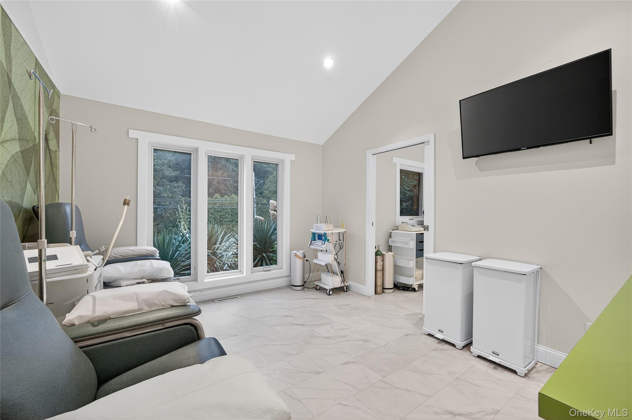 #14 photo, 634 Park Avenue, Huntington , NY 11743