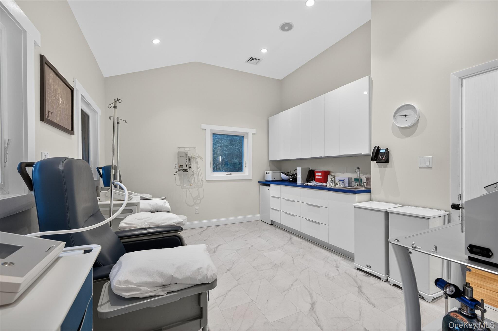 #16 photo, 634 Park Avenue, Huntington , NY 11743