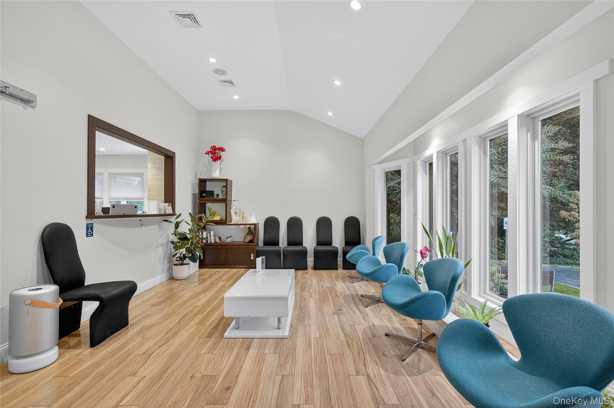 #8 photo, 634 Park Avenue, Huntington , NY 11743