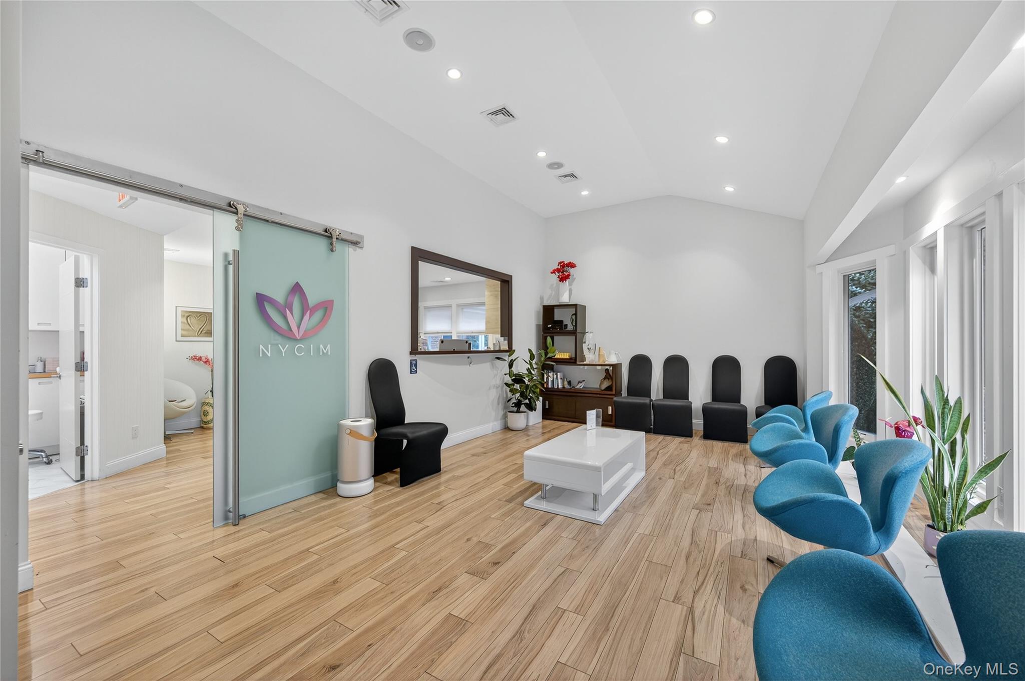 #9 photo, 634 Park Avenue, Huntington , NY 11743