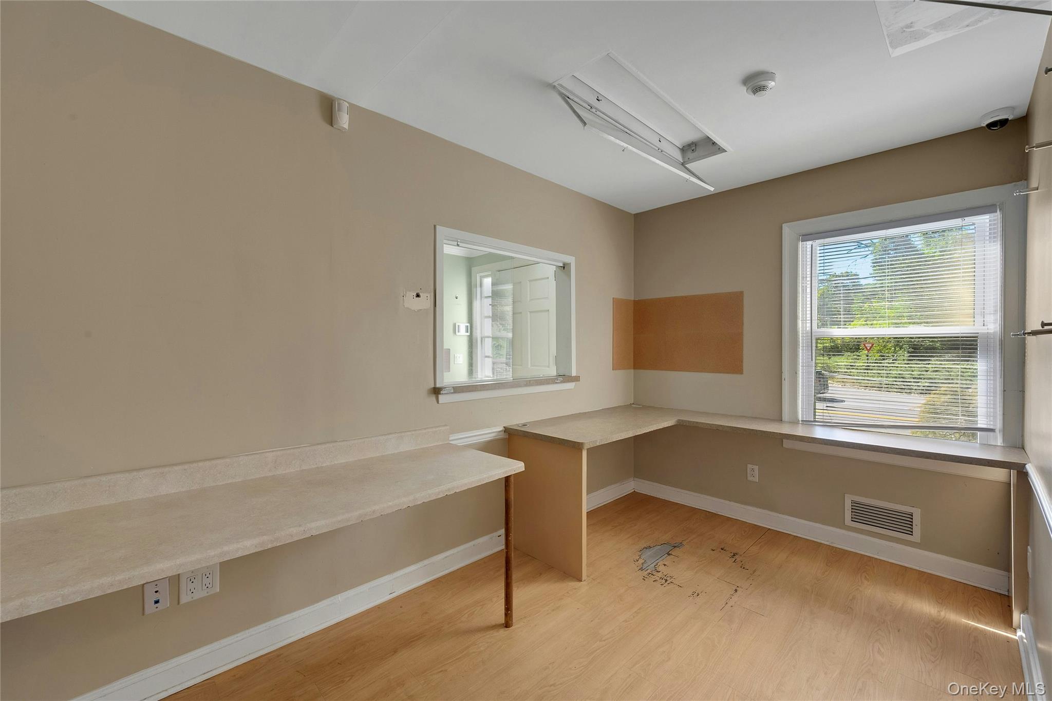 #11 photo, 645 Marble Avenue, Thornwood , NY 10594