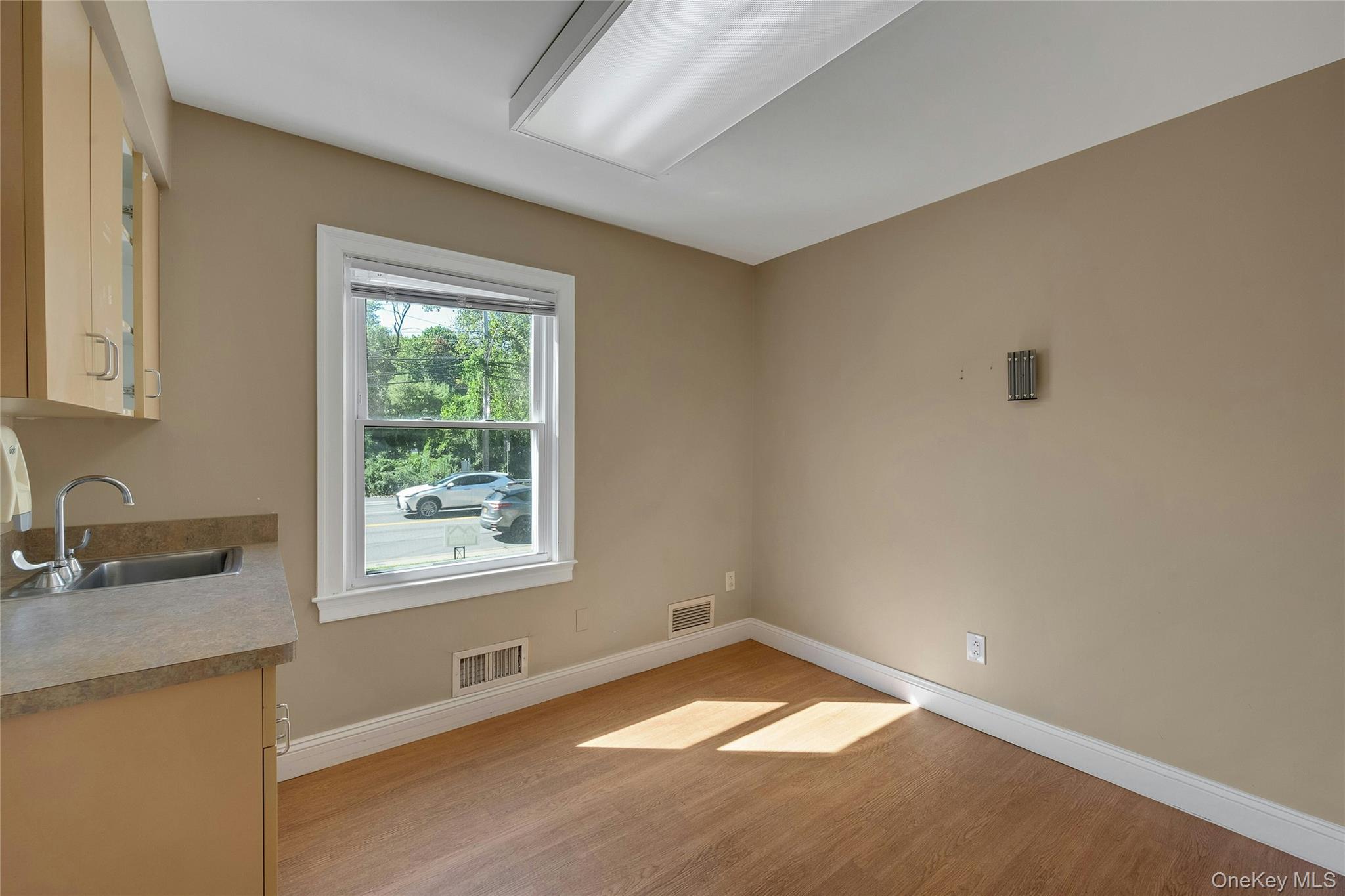 #15 photo, 645 Marble Avenue, Thornwood , NY 10594