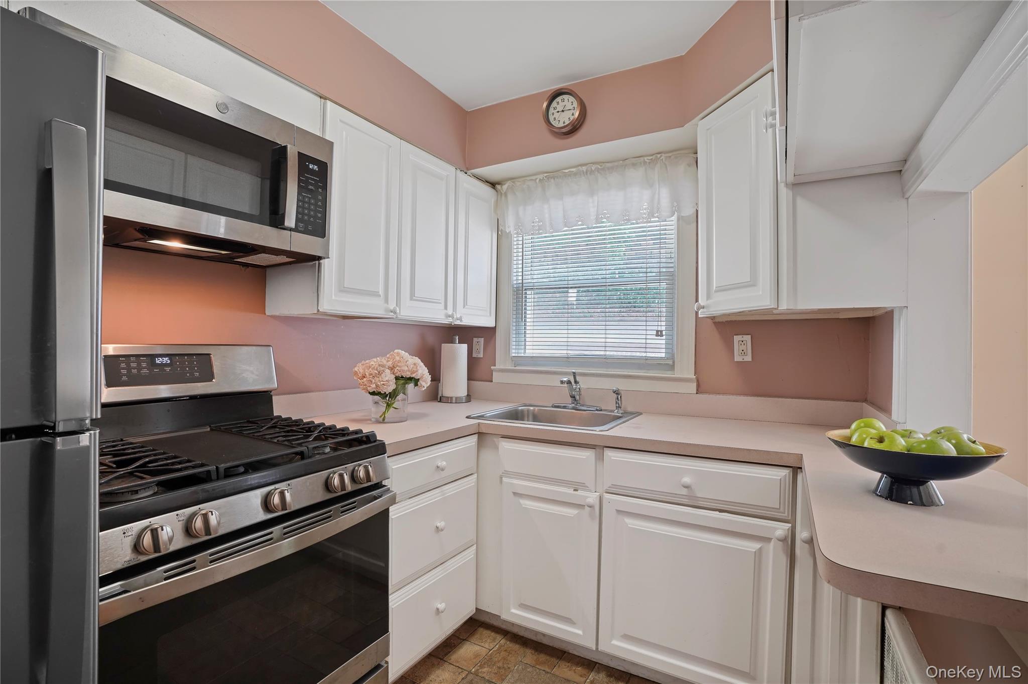 #11 photo, 120 North Broadway, Irvington , NY 10533