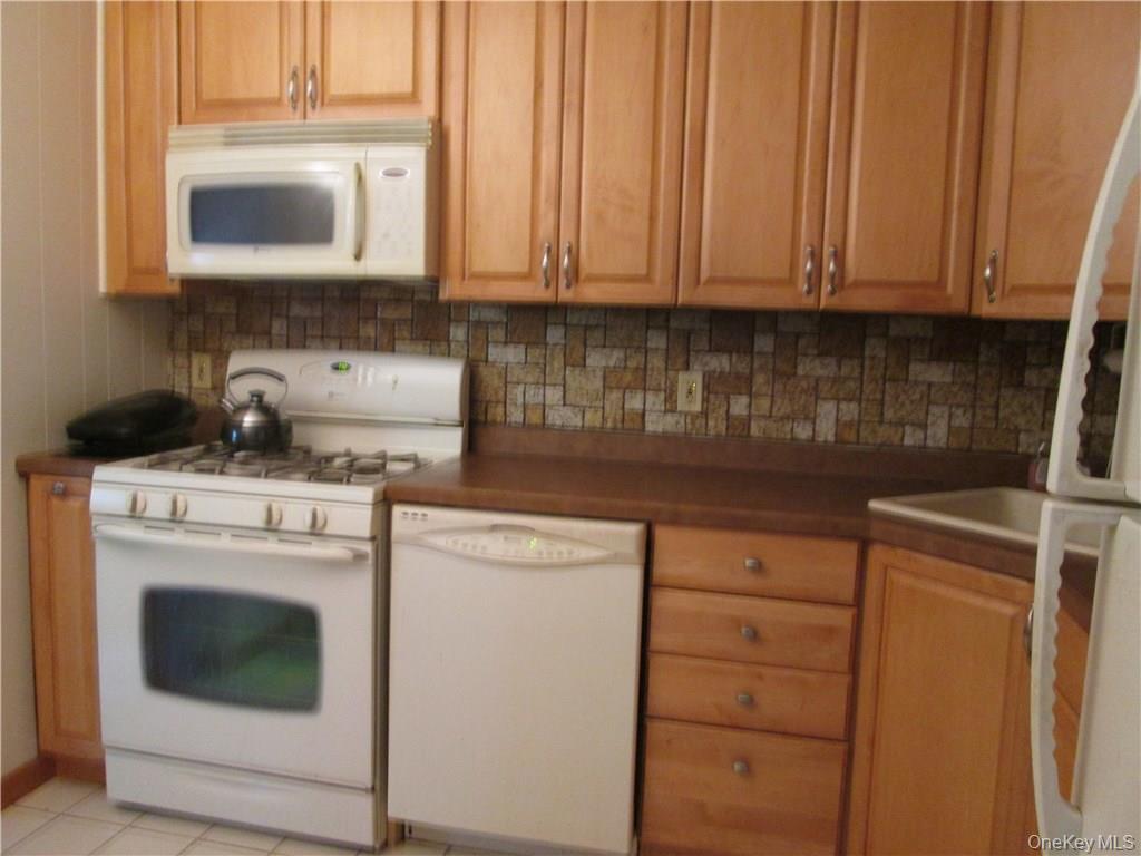 #3 photo, 53 Doxbury Lane, Suffern , NY 10901