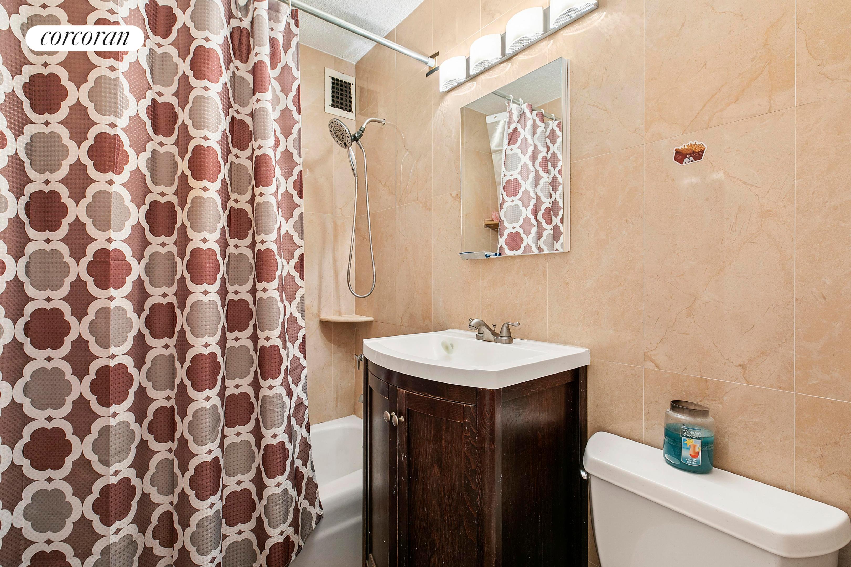 #8 photo, 90 GOLD Street, Fulton/Seaport , NY 10038