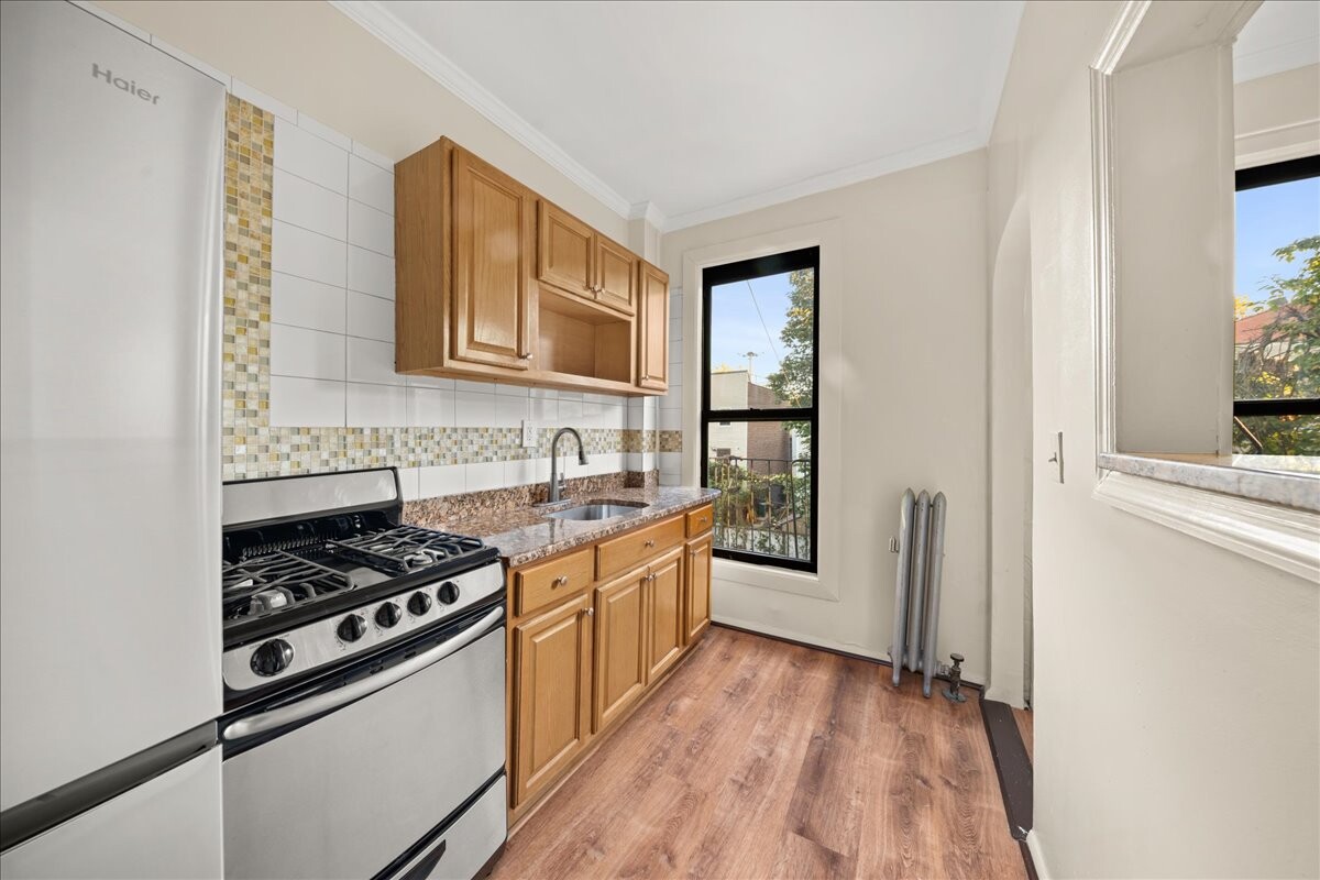 #4 photo, 48 PULASKI Street, Bedford-Stuyvesant , NY 11206