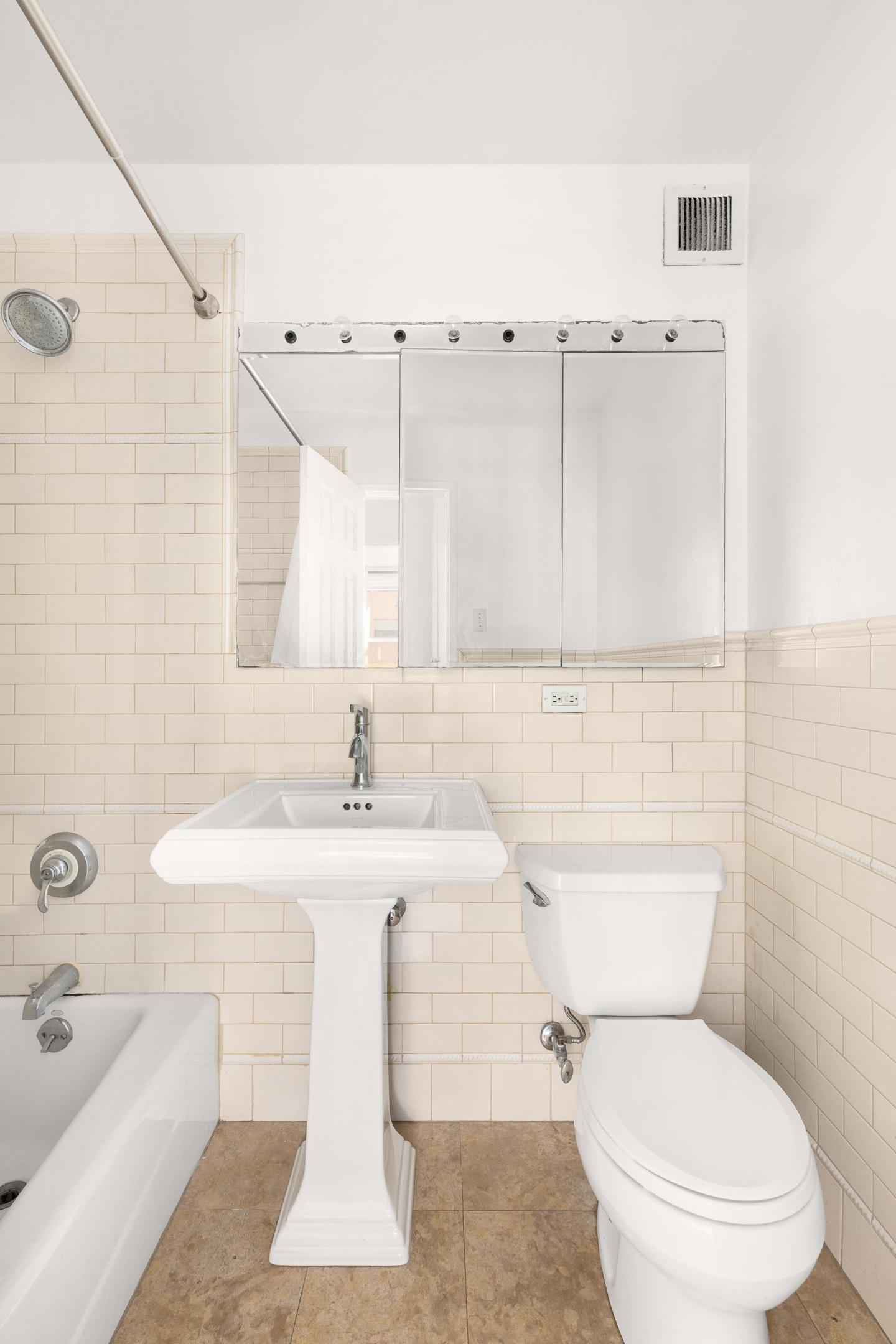 #4 photo, 444 E 75th Street, マンハッタン Upper East Side , NY 10021