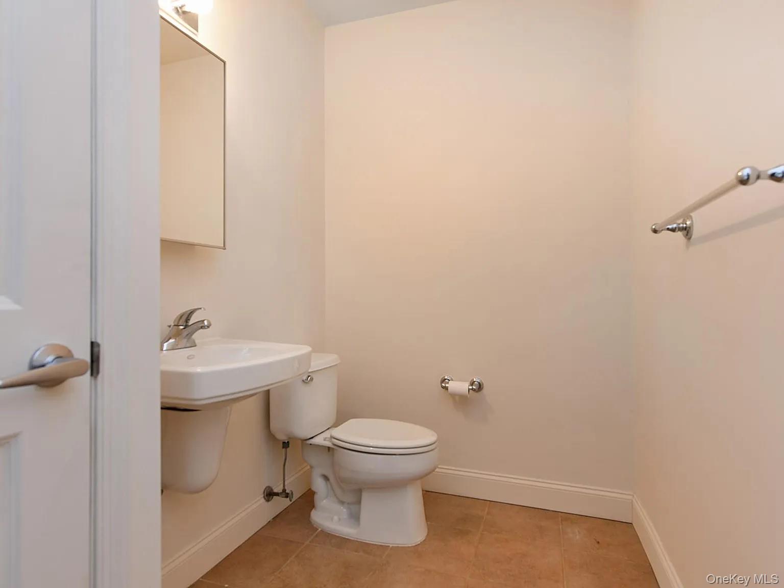 #16 photo, 130 Post Avenue, ナッソー郡 Westbury , NY 11590