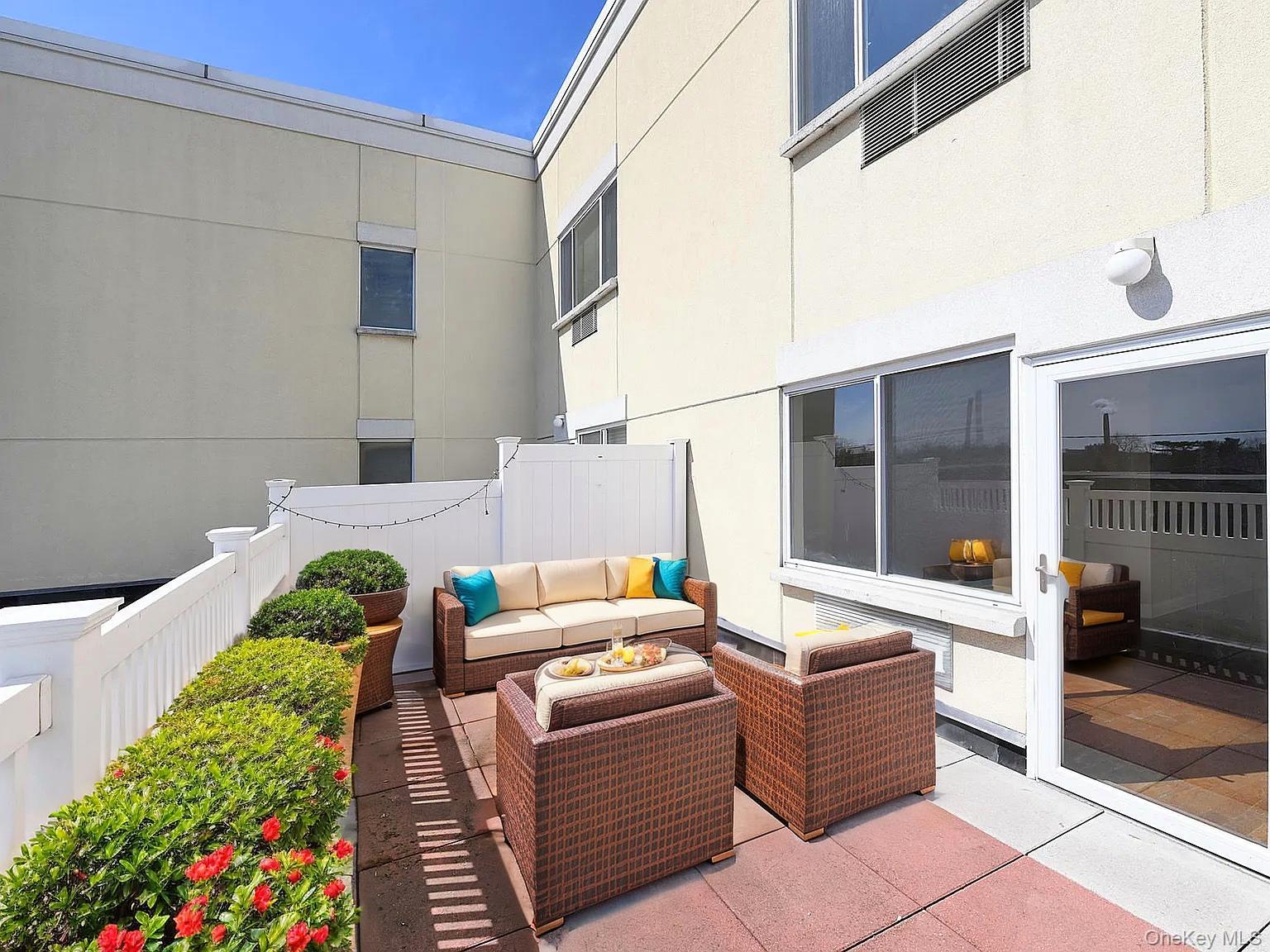 #17 photo, 130 Post Avenue, ナッソー郡 Westbury , NY 11590