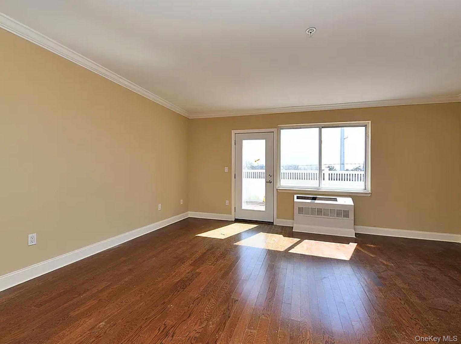 #8 photo, 130 Post Avenue, ナッソー郡 Westbury , NY 11590