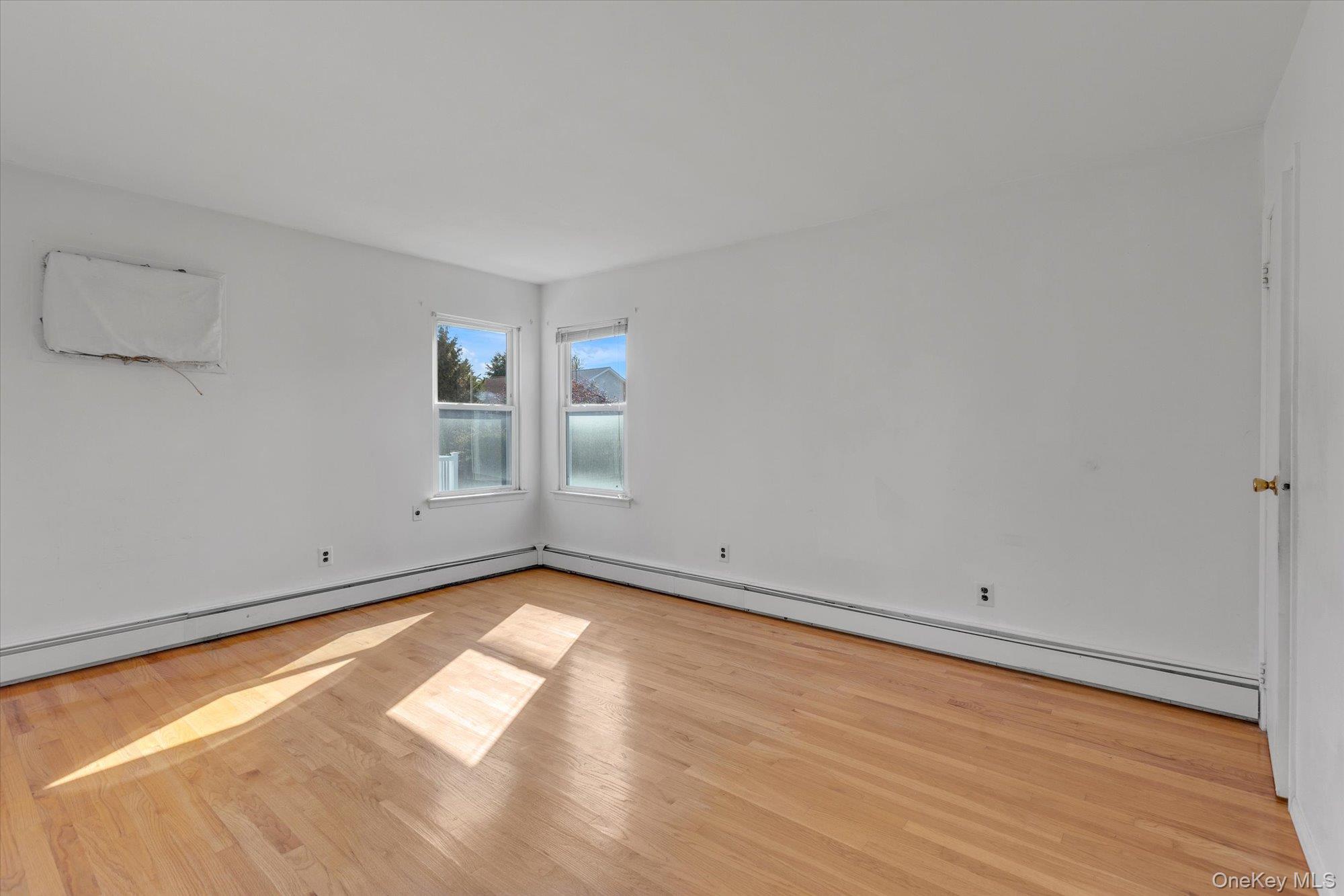 #11 photo, 282 N Oak Street, Massapequa , NY 11758