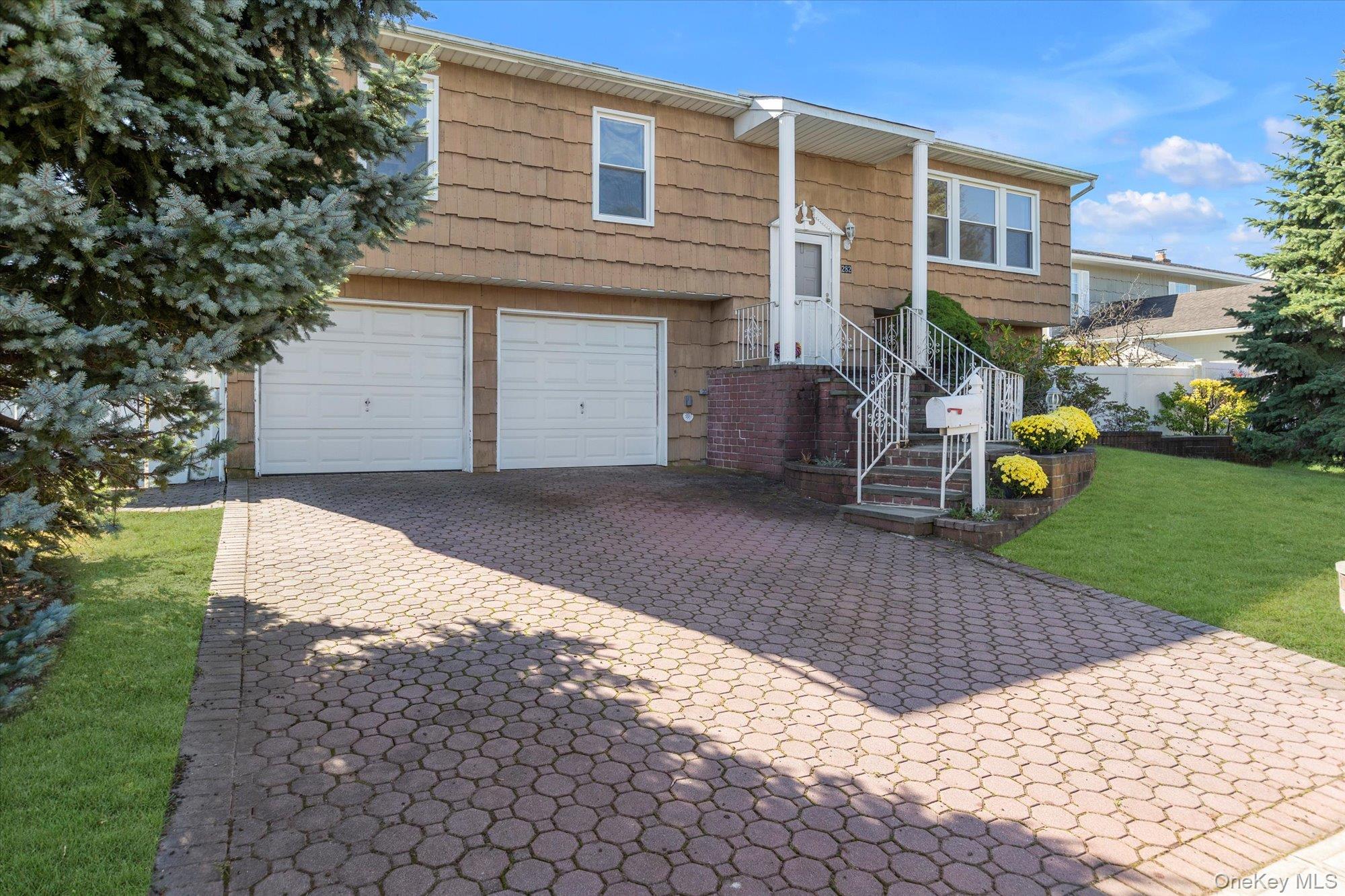 #2 photo, 282 N Oak Street, Massapequa , NY 11758